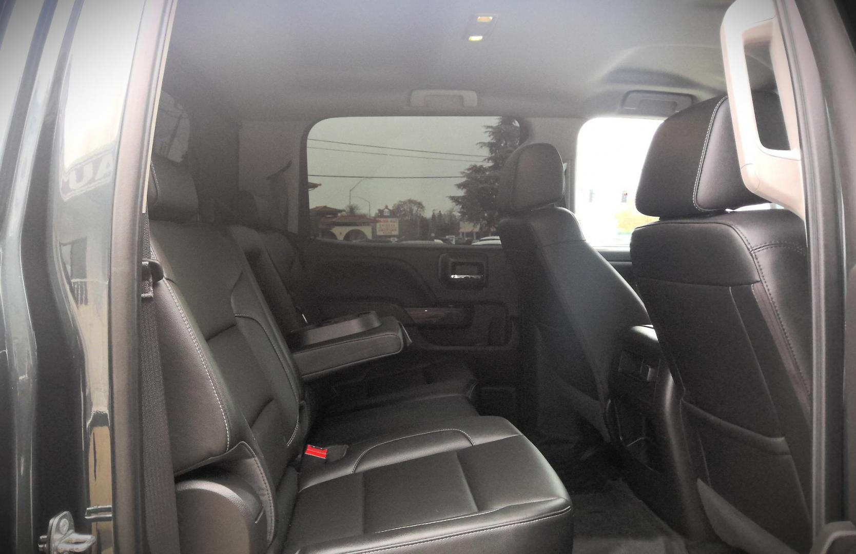 2017 GRAY GMC Sierra 1500 SLT Crew Cab Long Box 4WD (3GTU2NEC0HG) with an 5.3L V8 OHV 16V engine, 6A transmission, located at 502 S. Riverside Avenue, Medford, OR, 97501, (541) 773-3136, 42.322803, -122.867477 - Photo#5