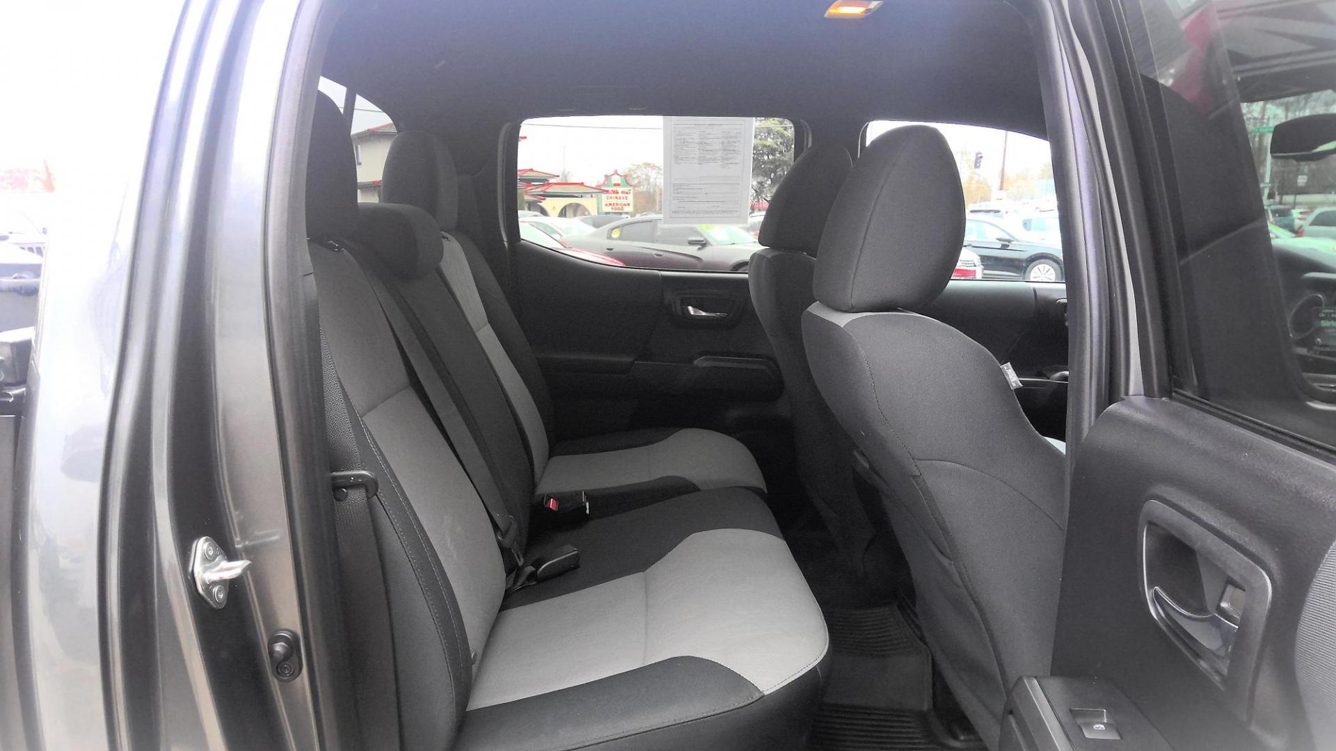 2020 GRAY Toyota Tacoma SR5 Double Cab Long Bed V6 6AT 4WD (3TMCZ5AN1LM) with an 3.5L V6 DOHC 24V engine, 6A transmission, located at 502 S. Riverside Avenue, Medford, OR, 97501, (541) 773-3136, 42.322803, -122.867477 - Photo#5