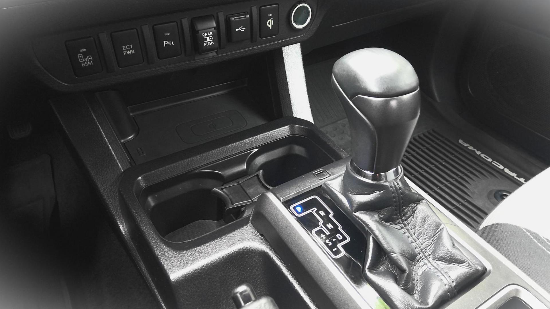 2020 GRAY Toyota Tacoma SR5 Double Cab Long Bed V6 6AT 4WD (3TMCZ5AN1LM) with an 3.5L V6 DOHC 24V engine, 6A transmission, located at 502 S. Riverside Avenue, Medford, OR, 97501, (541) 773-3136, 42.322803, -122.867477 - Photo#10