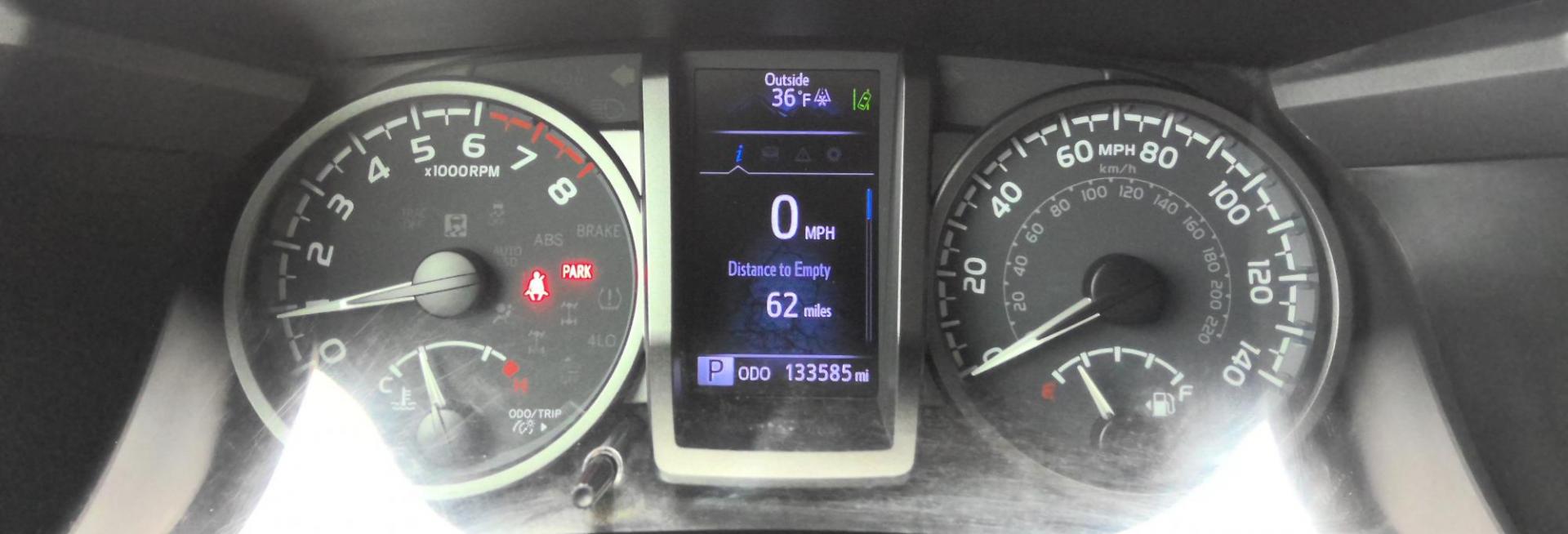 2020 GRAY Toyota Tacoma SR5 Double Cab Long Bed V6 6AT 4WD (3TMCZ5AN1LM) with an 3.5L V6 DOHC 24V engine, 6A transmission, located at 502 S. Riverside Avenue, Medford, OR, 97501, (541) 773-3136, 42.322803, -122.867477 - Photo#11