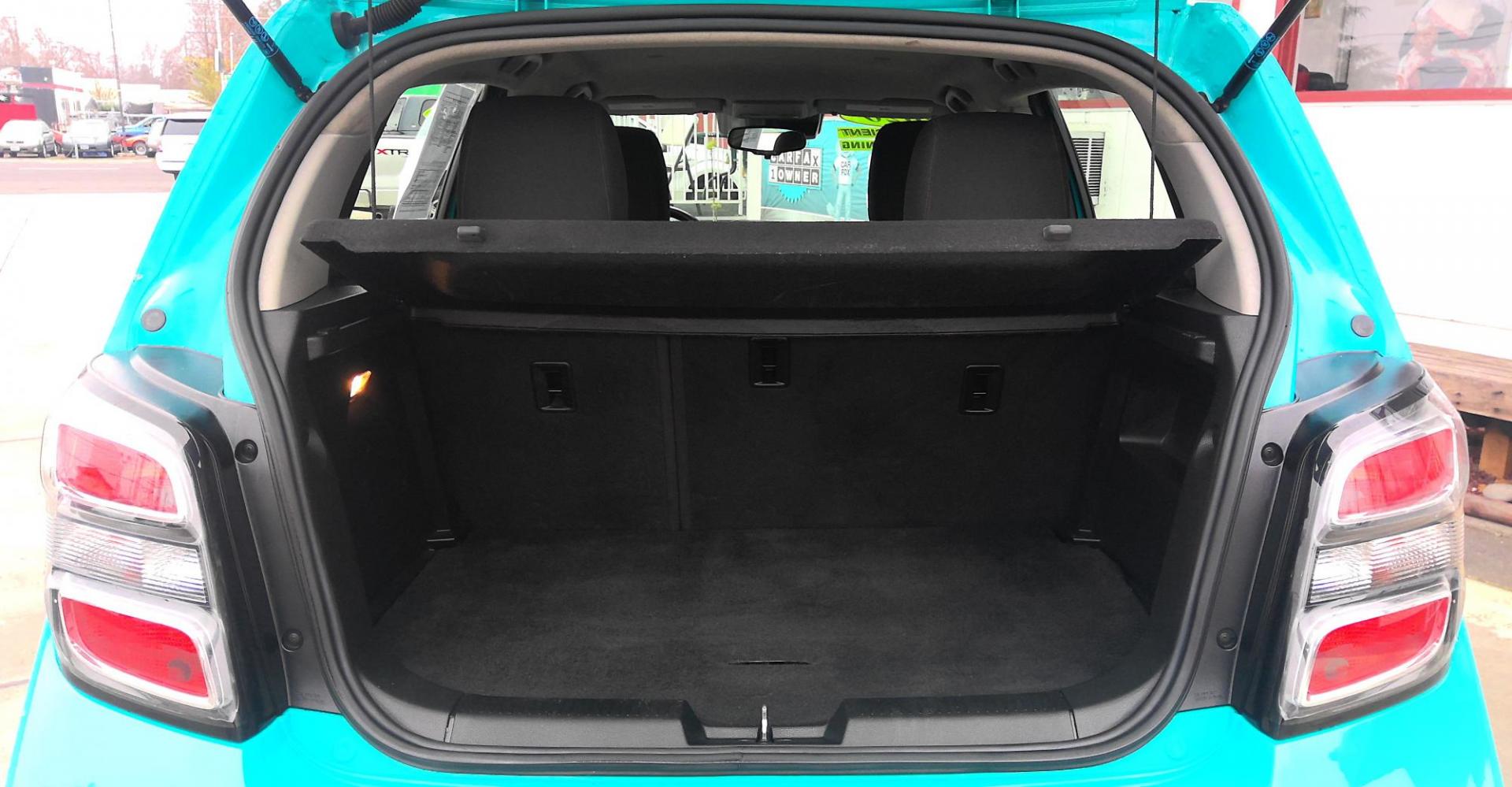 2020 BLUE Chevrolet Sonic LT Auto 5-Door (1G1JD6SB3L4) with an 1.4L L4 DOHC 24V TURBO engine, 6A transmission, located at 502 S. Riverside Avenue, Medford, OR, 97501, (541) 773-3136, 42.322803, -122.867477 - Photo#4