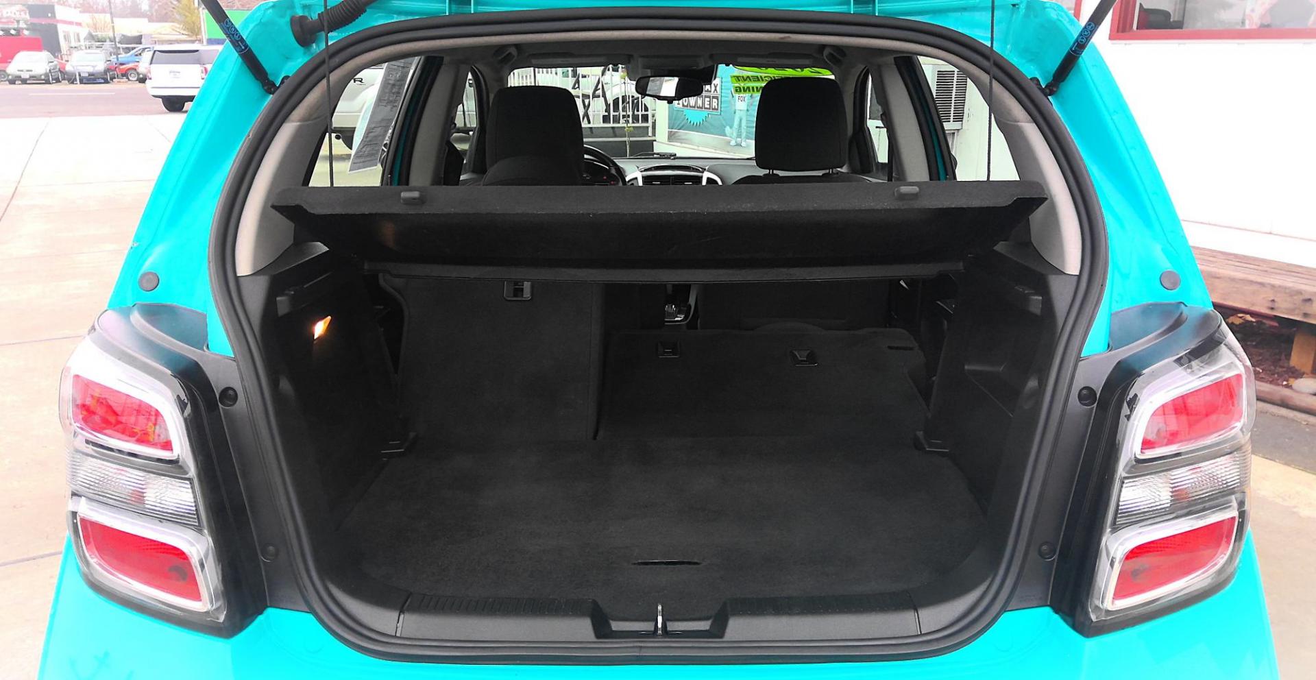 2020 BLUE Chevrolet Sonic LT Auto 5-Door (1G1JD6SB3L4) with an 1.4L L4 DOHC 24V TURBO engine, 6A transmission, located at 502 S. Riverside Avenue, Medford, OR, 97501, (541) 773-3136, 42.322803, -122.867477 - Photo#5