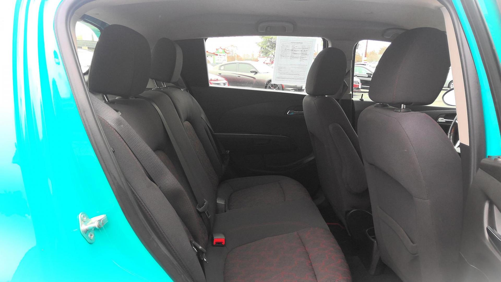 2020 BLUE Chevrolet Sonic LT Auto 5-Door (1G1JD6SB3L4) with an 1.4L L4 DOHC 24V TURBO engine, 6A transmission, located at 502 S. Riverside Avenue, Medford, OR, 97501, (541) 773-3136, 42.322803, -122.867477 - Photo#6