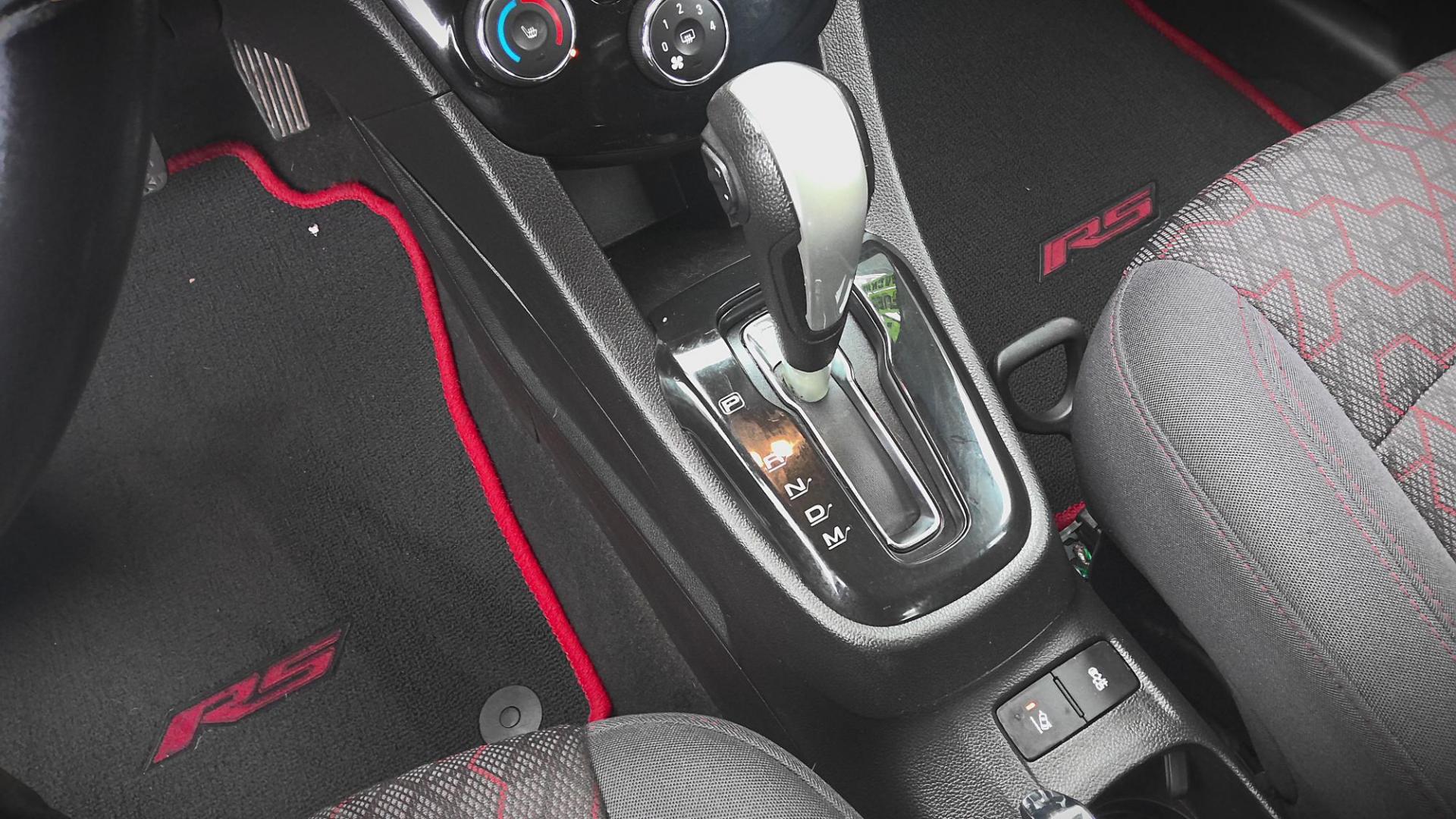 2020 BLUE Chevrolet Sonic LT Auto 5-Door (1G1JD6SB3L4) with an 1.4L L4 DOHC 24V TURBO engine, 6A transmission, located at 502 S. Riverside Avenue, Medford, OR, 97501, (541) 773-3136, 42.322803, -122.867477 - Photo#9