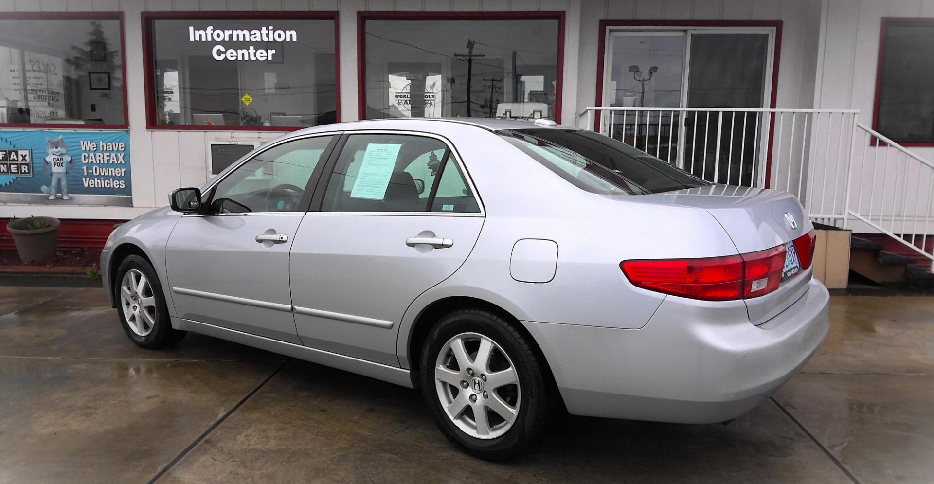 2005 SILVER Honda Accord EX V-6 Sedan AT with Navigation System and XM Radi (1HGCM668X5A) with an 3.0L V6 SOHC 24V engine, 5-Speed Automatic Overdrive transmission, located at 502 S. Riverside Avenue, Medford, OR, 97501, (541) 773-3136, 42.322803, -122.867477 - Photo#2