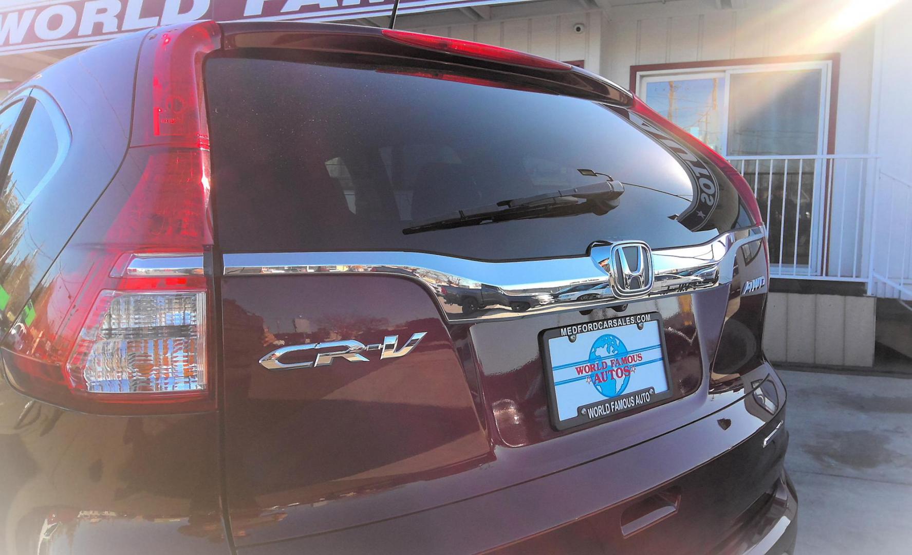 2016 RED Honda CR-V SE 4WD (2HKRM4H46GH) with an 2.4L L4 DOHC 16V engine, CVT transmission, located at 502 S. Riverside Avenue, Medford, OR, 97501, (541) 773-3136, 42.322803, -122.867477 - Photo#3