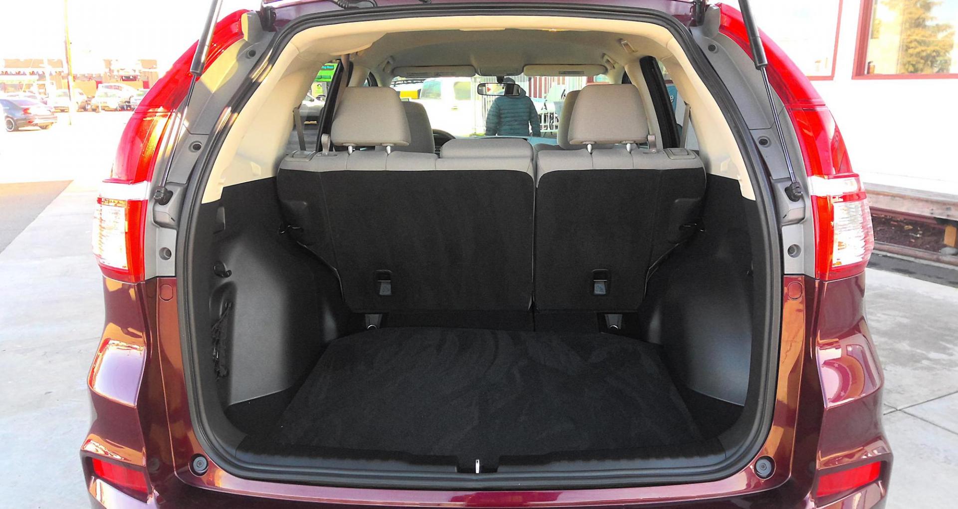 2016 RED Honda CR-V SE 4WD (2HKRM4H46GH) with an 2.4L L4 DOHC 16V engine, CVT transmission, located at 502 S. Riverside Avenue, Medford, OR, 97501, (541) 773-3136, 42.322803, -122.867477 - Photo#5