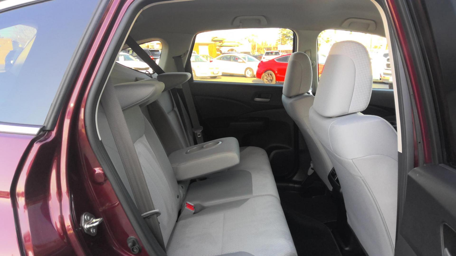 2016 RED Honda CR-V SE 4WD (2HKRM4H46GH) with an 2.4L L4 DOHC 16V engine, CVT transmission, located at 502 S. Riverside Avenue, Medford, OR, 97501, (541) 773-3136, 42.322803, -122.867477 - Photo#8