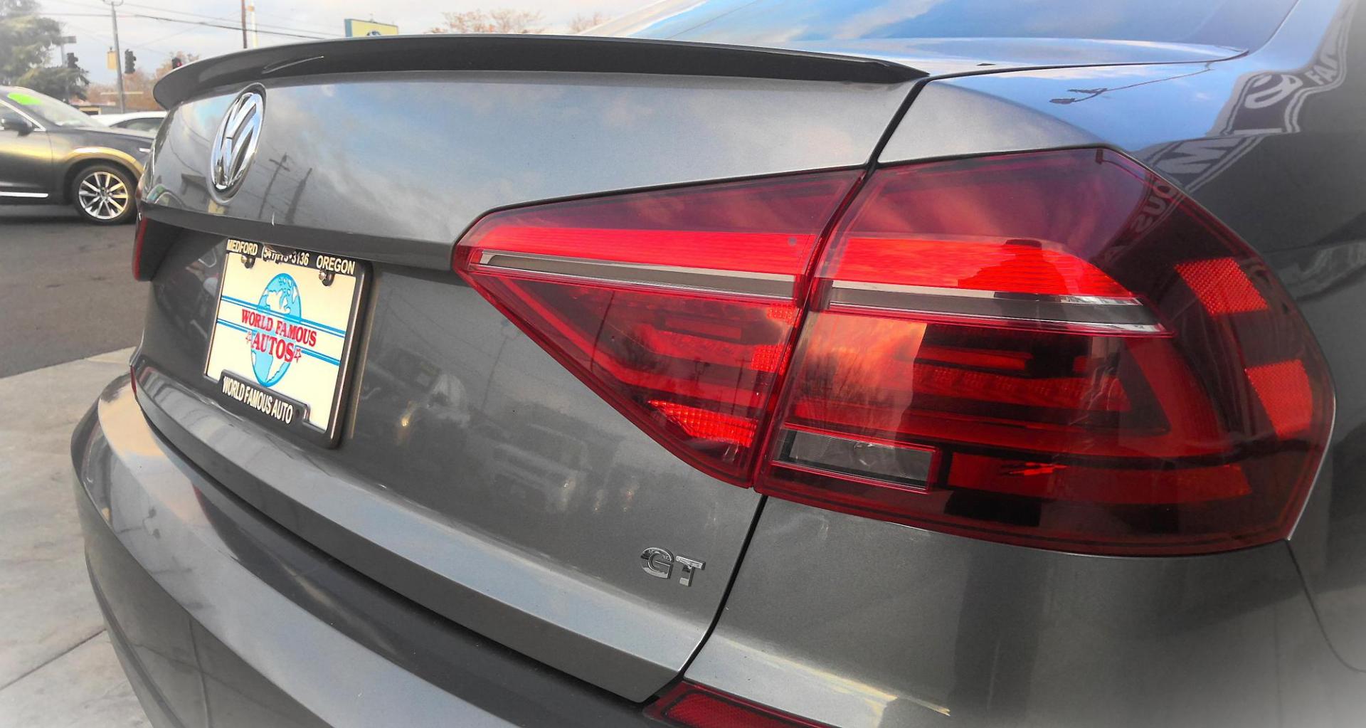 2018 GRAY Volkswagen Passat V6 GT (1VWJM7A31JC) with an 3.6L V6 DOHC 24V engine, 6A transmission, located at 502 S. Riverside Avenue, Medford, OR, 97501, (541) 773-3136, 42.322803, -122.867477 - Photo#4