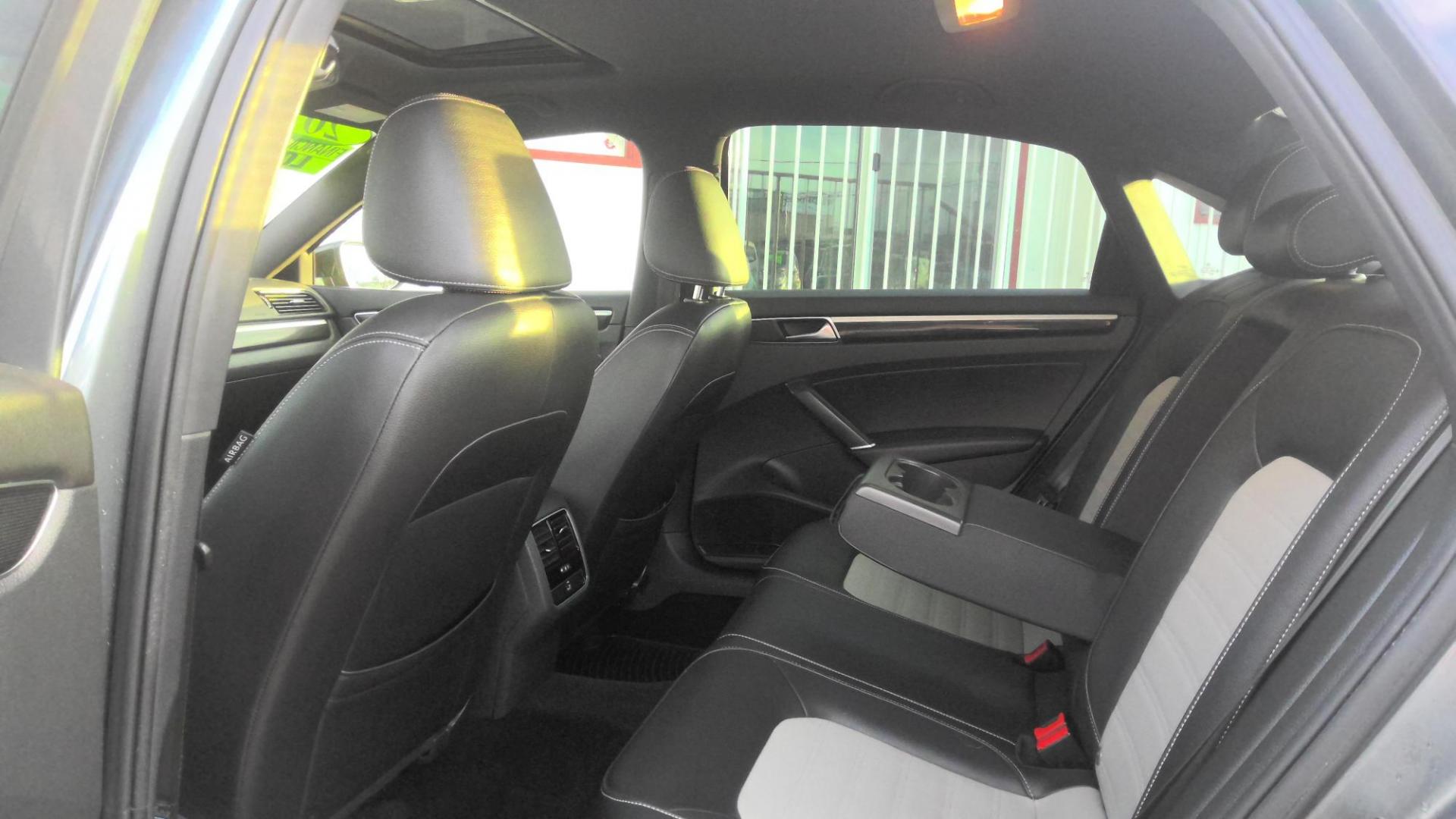 2018 GRAY Volkswagen Passat V6 GT (1VWJM7A31JC) with an 3.6L V6 DOHC 24V engine, 6A transmission, located at 502 S. Riverside Avenue, Medford, OR, 97501, (541) 773-3136, 42.322803, -122.867477 - Photo#6