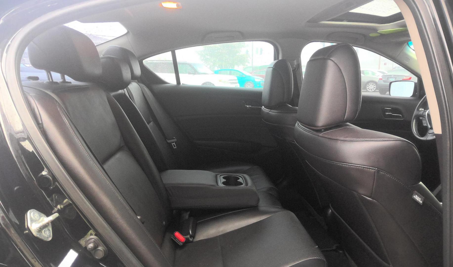 2013 BLACK Acura ILX 5-Spd AT w/ Premium Package (19VDE1F52DE) with an 2.0L L4 16V DOHC engine, 5-Speed Automatic transmission, located at 502 S. Riverside Avenue, Medford, OR, 97501, (541) 773-3136, 42.322803, -122.867477 - Photo#5