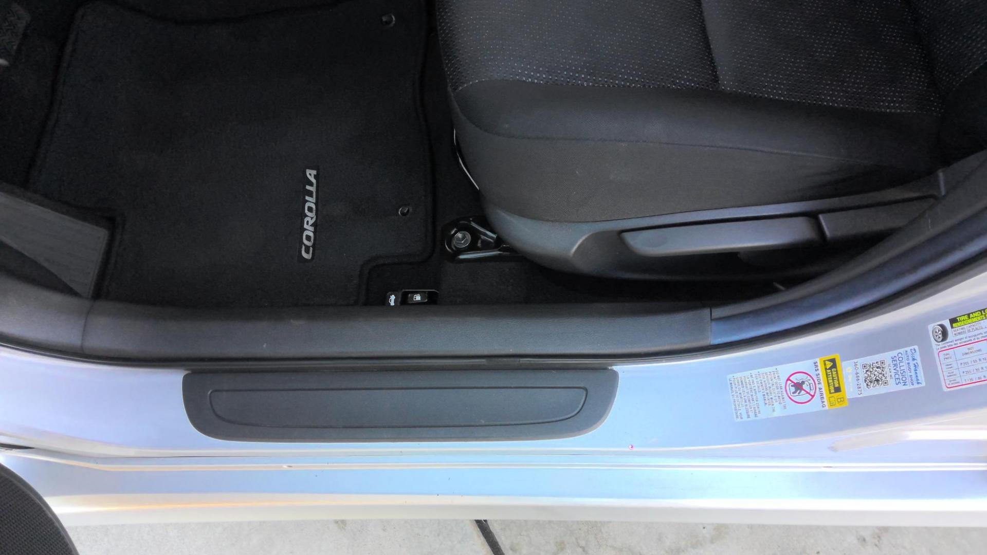 2010 SILVER Toyota Corolla Base 4-Speed AT (1NXBU4EE8AZ) with an 1.8L L4 DOHC 16V engine, 4-Speed Automatic Overdrive transmission, located at 502 S. Riverside Avenue, Medford, OR, 97501, (541) 773-3136, 42.322803, -122.867477 - Photo#7