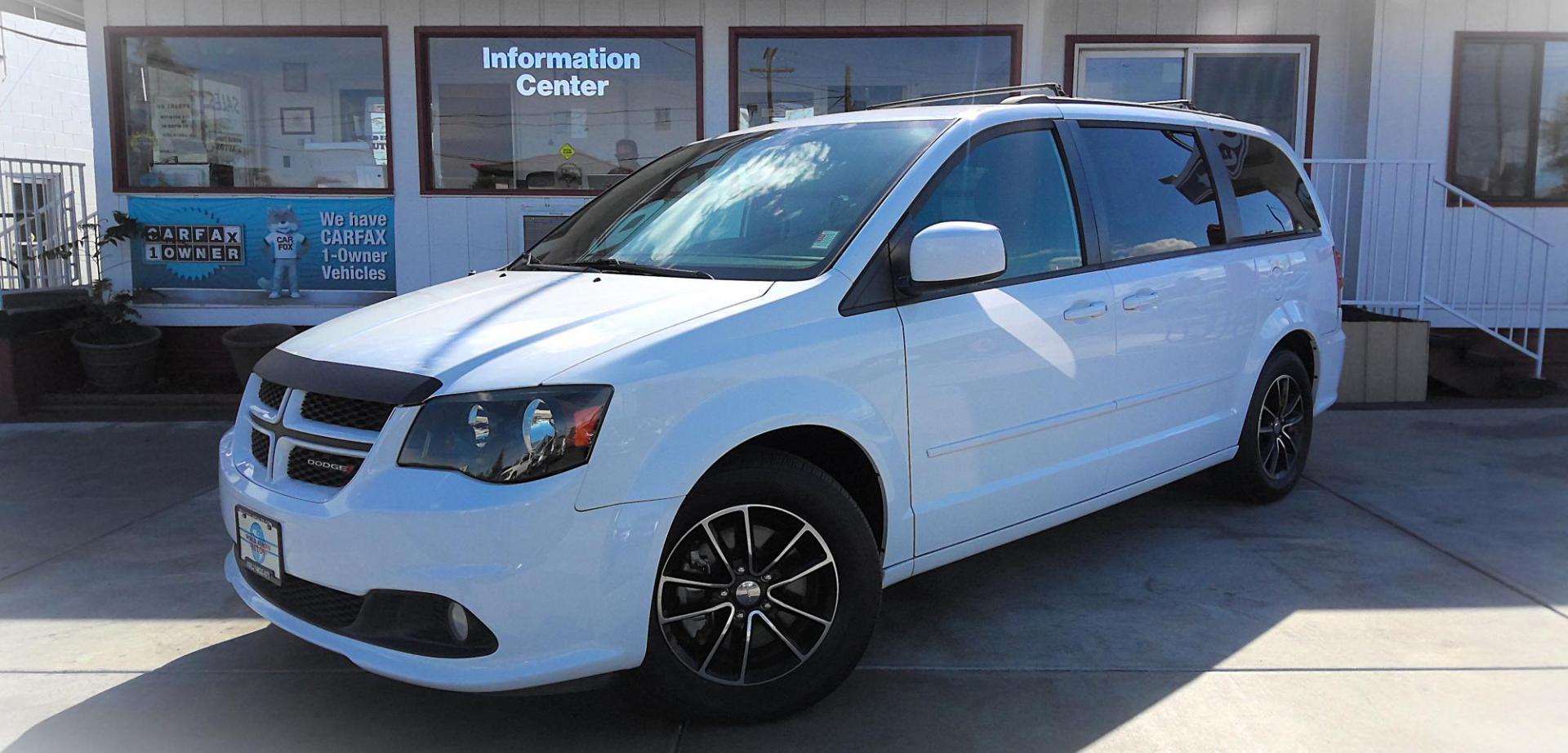 2017 WHITE Dodge Grand Caravan GT (2C4RDGEG8HR) with an 3.6L V6 DOHC 24V engine, 6A transmission, located at 502 S. Riverside Avenue, Medford, OR, 97501, (541) 773-3136, 42.322803, -122.867477 - Photo#1
