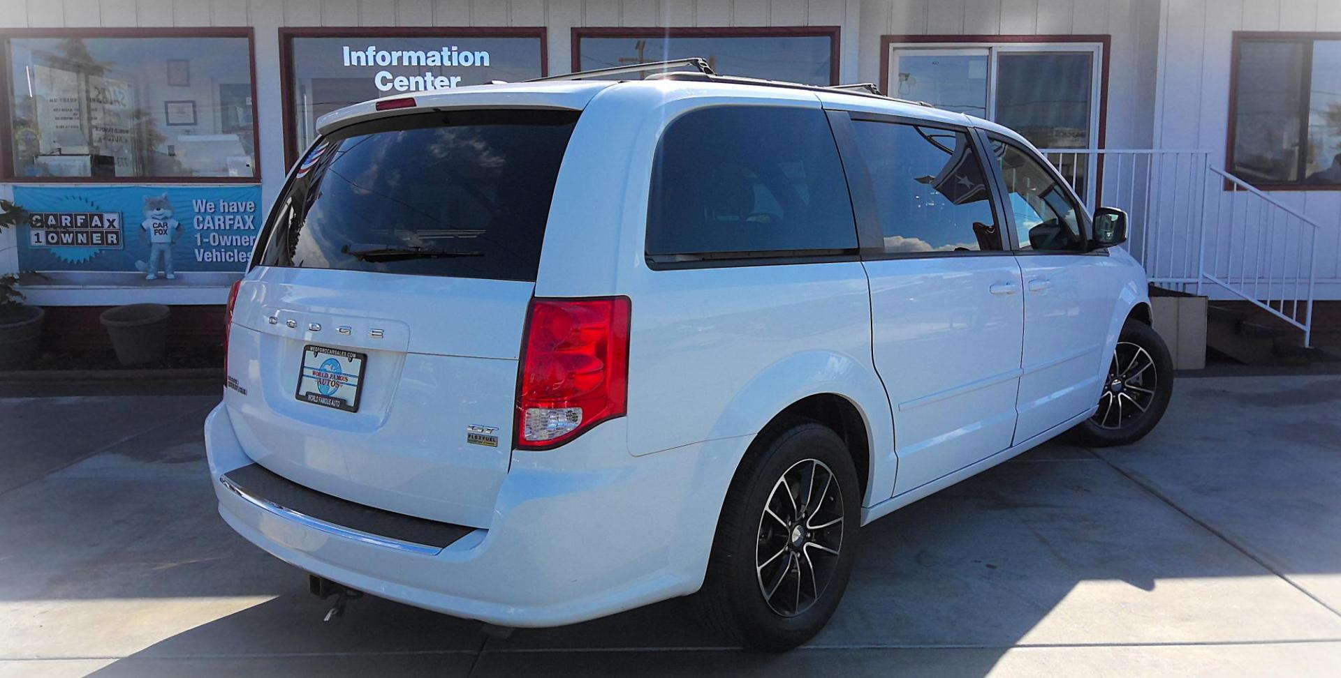2017 WHITE Dodge Grand Caravan GT (2C4RDGEG8HR) with an 3.6L V6 DOHC 24V engine, 6A transmission, located at 502 S. Riverside Avenue, Medford, OR, 97501, (541) 773-3136, 42.322803, -122.867477 - Photo#2