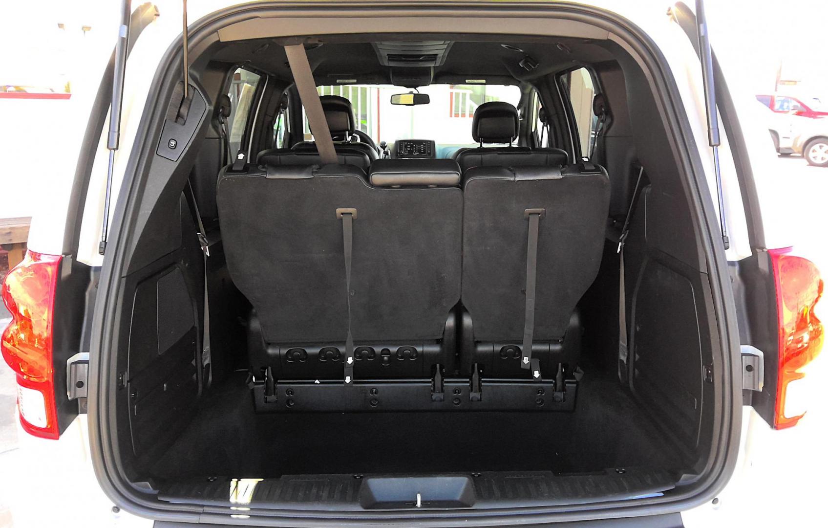 2017 WHITE Dodge Grand Caravan GT (2C4RDGEG8HR) with an 3.6L V6 DOHC 24V engine, 6A transmission, located at 502 S. Riverside Avenue, Medford, OR, 97501, (541) 773-3136, 42.322803, -122.867477 - Photo#4