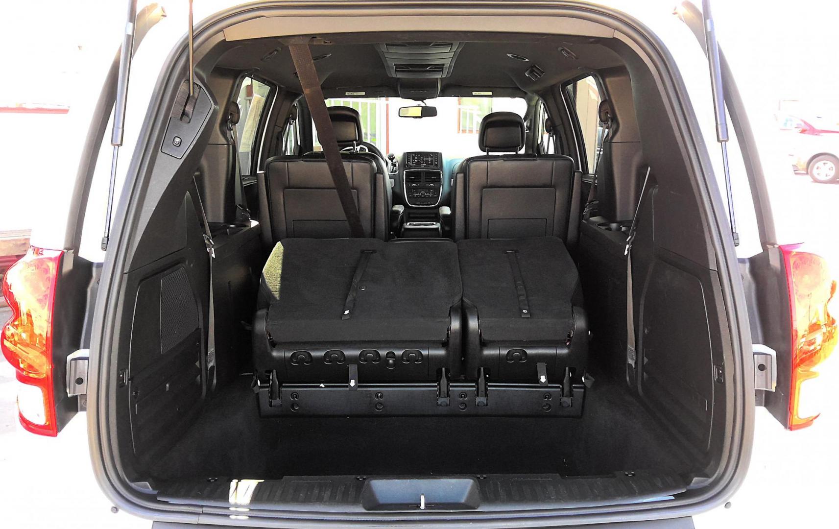 2017 WHITE Dodge Grand Caravan GT (2C4RDGEG8HR) with an 3.6L V6 DOHC 24V engine, 6A transmission, located at 502 S. Riverside Avenue, Medford, OR, 97501, (541) 773-3136, 42.322803, -122.867477 - Photo#5