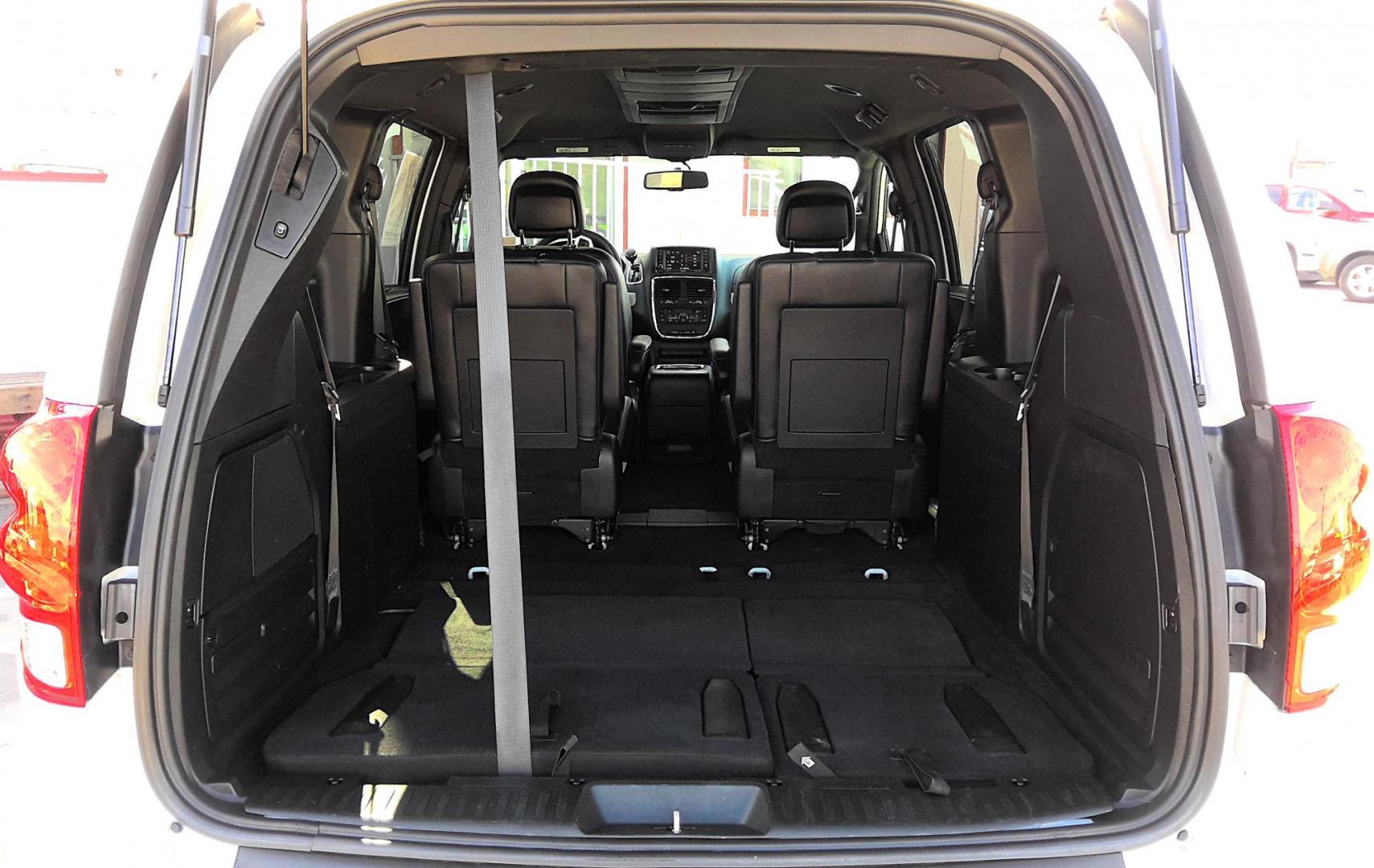 2017 WHITE Dodge Grand Caravan GT (2C4RDGEG8HR) with an 3.6L V6 DOHC 24V engine, 6A transmission, located at 502 S. Riverside Avenue, Medford, OR, 97501, (541) 773-3136, 42.322803, -122.867477 - Photo#6