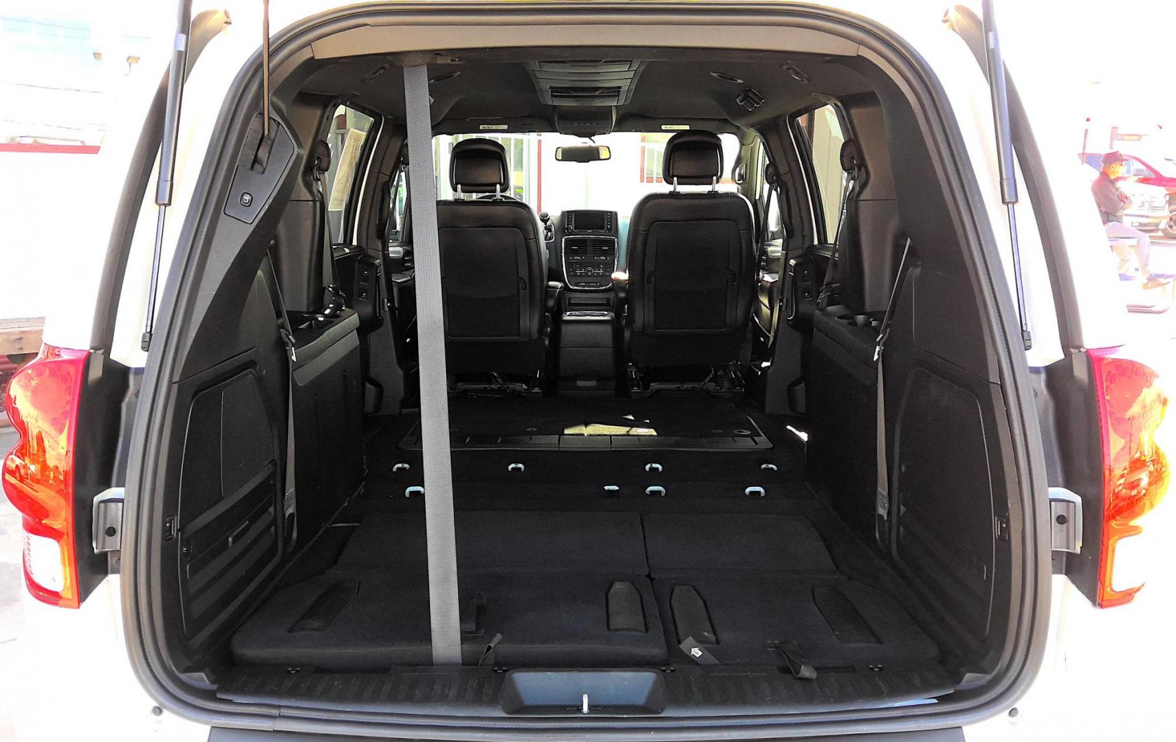 2017 WHITE Dodge Grand Caravan GT (2C4RDGEG8HR) with an 3.6L V6 DOHC 24V engine, 6A transmission, located at 502 S. Riverside Avenue, Medford, OR, 97501, (541) 773-3136, 42.322803, -122.867477 - Photo#7