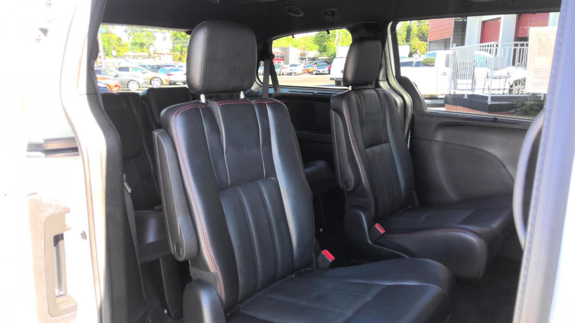 2017 WHITE Dodge Grand Caravan GT (2C4RDGEG8HR) with an 3.6L V6 DOHC 24V engine, 6A transmission, located at 502 S. Riverside Avenue, Medford, OR, 97501, (541) 773-3136, 42.322803, -122.867477 - Photo#10