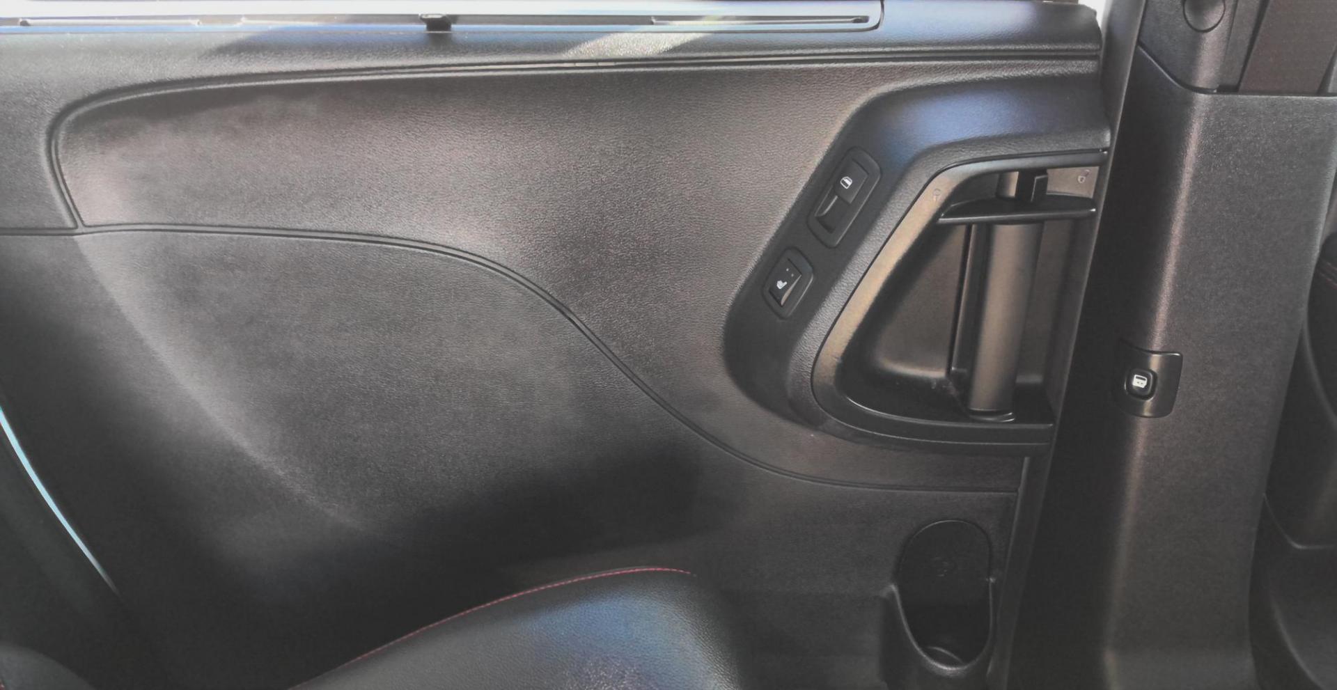 2017 WHITE Dodge Grand Caravan GT (2C4RDGEG8HR) with an 3.6L V6 DOHC 24V engine, 6A transmission, located at 502 S. Riverside Avenue, Medford, OR, 97501, (541) 773-3136, 42.322803, -122.867477 - Photo#11