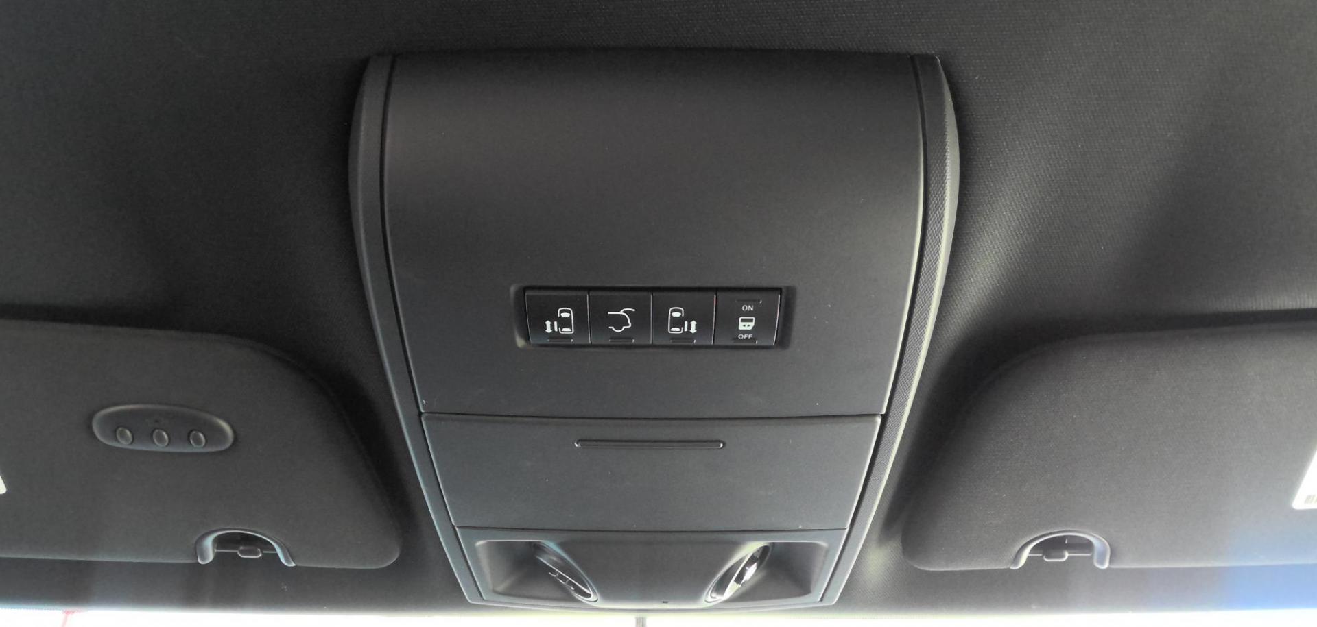 2017 WHITE Dodge Grand Caravan GT (2C4RDGEG8HR) with an 3.6L V6 DOHC 24V engine, 6A transmission, located at 502 S. Riverside Avenue, Medford, OR, 97501, (541) 773-3136, 42.322803, -122.867477 - Photo#12