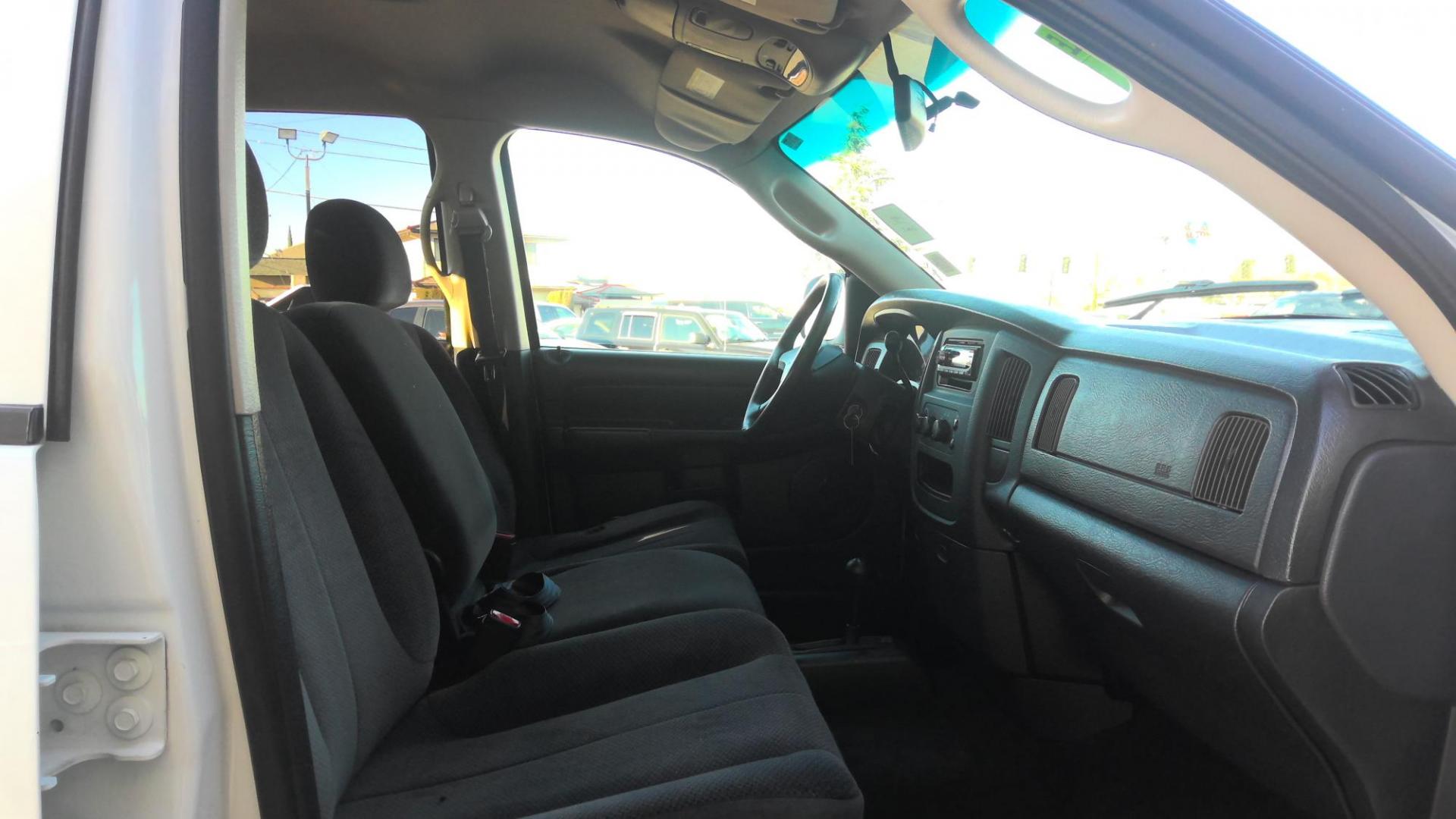 2002 WHITE Dodge Ram 1500 SLT Plus Quad Cab Long Bed 4WD (1D7HU18N62S) with an 4.7L V8 SOHC 16V engine, located at 502 S. Riverside Avenue, Medford, OR, 97501, (541) 773-3136, 42.322803, -122.867477 - Photo#4