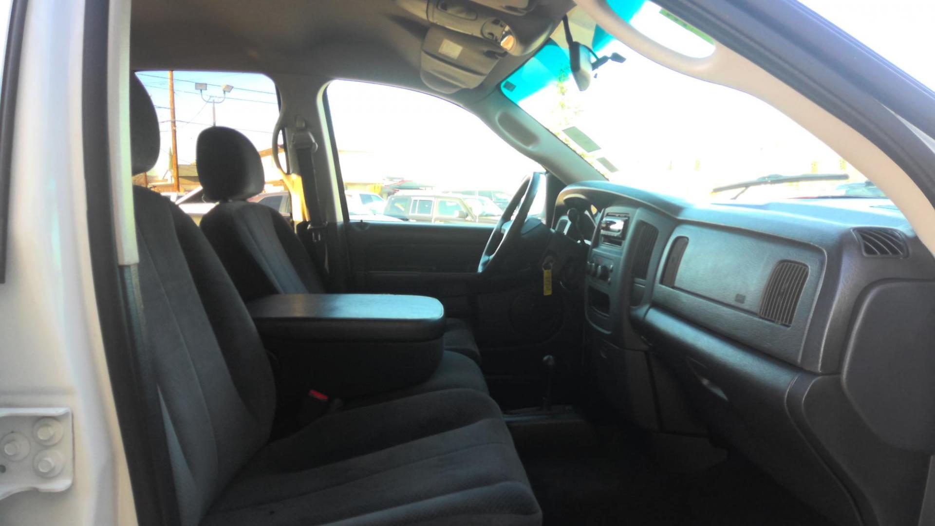 2002 WHITE Dodge Ram 1500 SLT Plus Quad Cab Long Bed 4WD (1D7HU18N62S) with an 4.7L V8 SOHC 16V engine, located at 502 S. Riverside Avenue, Medford, OR, 97501, (541) 773-3136, 42.322803, -122.867477 - Photo#5