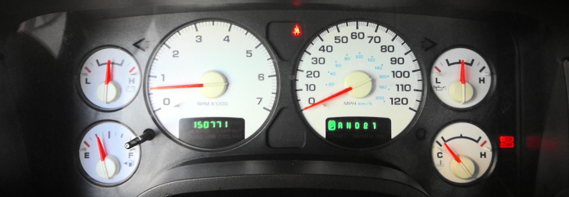 2002 WHITE Dodge Ram 1500 SLT Plus Quad Cab Long Bed 4WD (1D7HU18N62S) with an 4.7L V8 SOHC 16V engine, located at 502 S. Riverside Avenue, Medford, OR, 97501, (541) 773-3136, 42.322803, -122.867477 - Photo#6