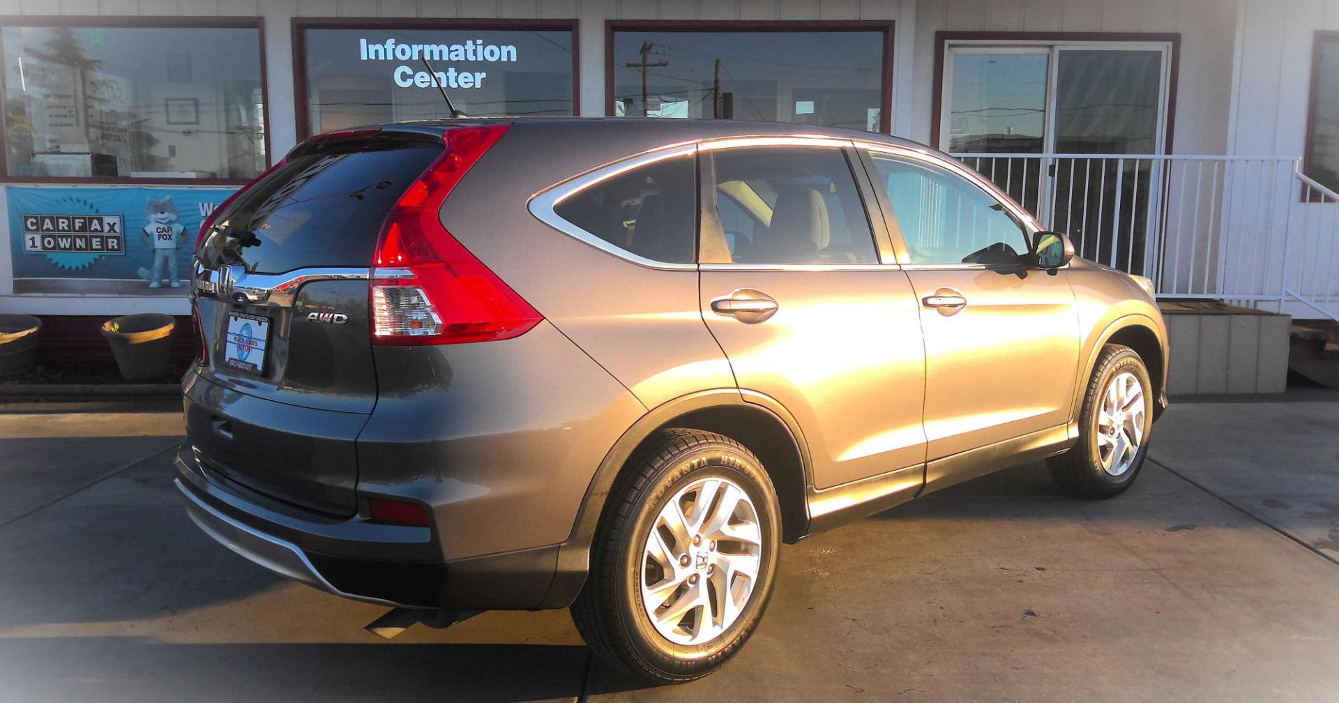 2015 GRAY Honda CR-V EX 4WD (2HKRM4H52FH) with an 2.4L L4 DOHC 16V engine, Continuously Variable Transmission transmission, located at 502 S. Riverside Avenue, Medford, OR, 97501, (541) 773-3136, 42.322803, -122.867477 - Photo#2