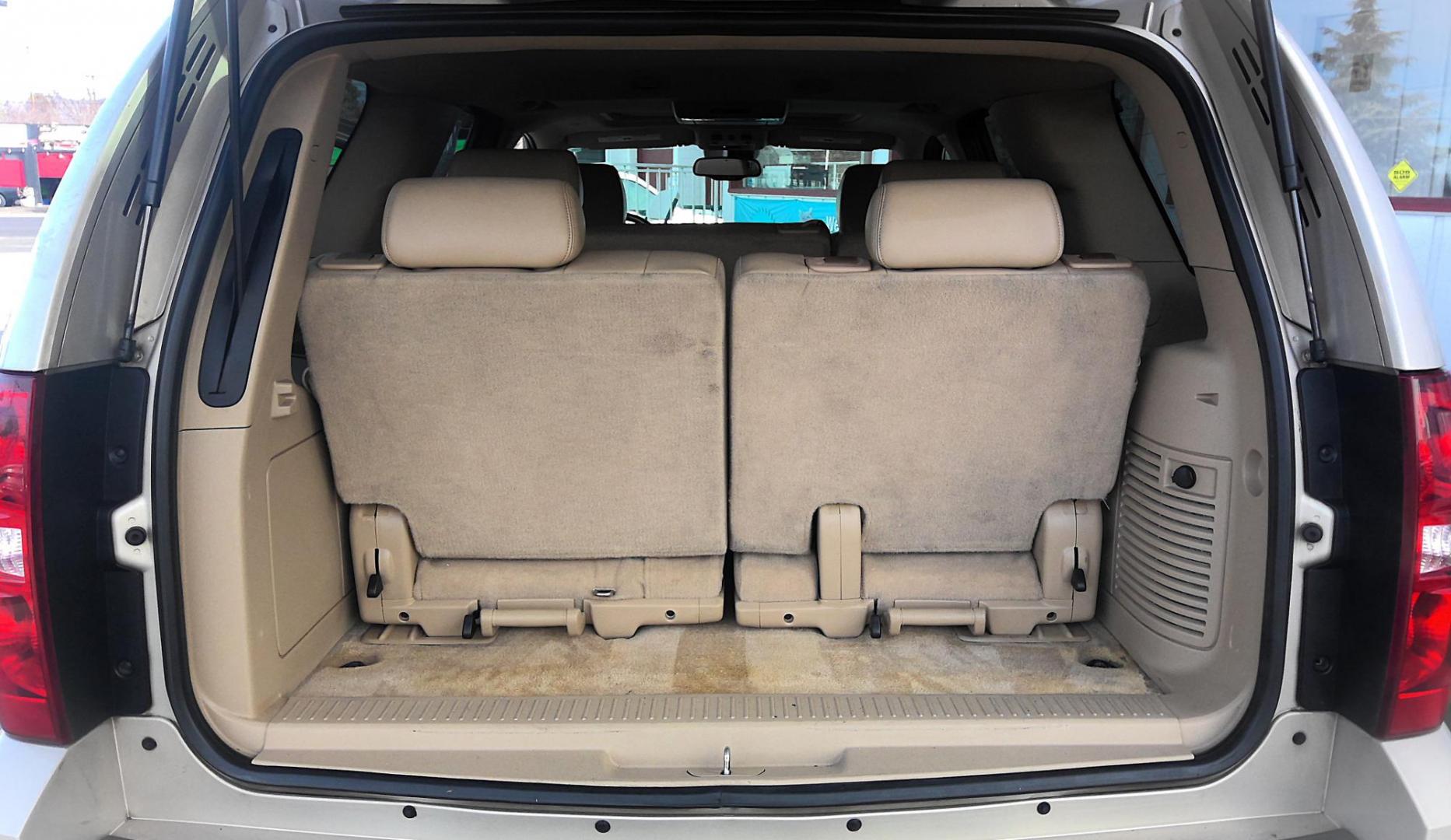 2007 GOLD Chevrolet Tahoe LS 4WD (1GNFK13007J) with an 5.3L V8 OHV 16V FFV engine, 4-Speed Automatic Overdrive transmission, located at 502 S. Riverside Avenue, Medford, OR, 97501, (541) 773-3136, 42.322803, -122.867477 - Photo#3