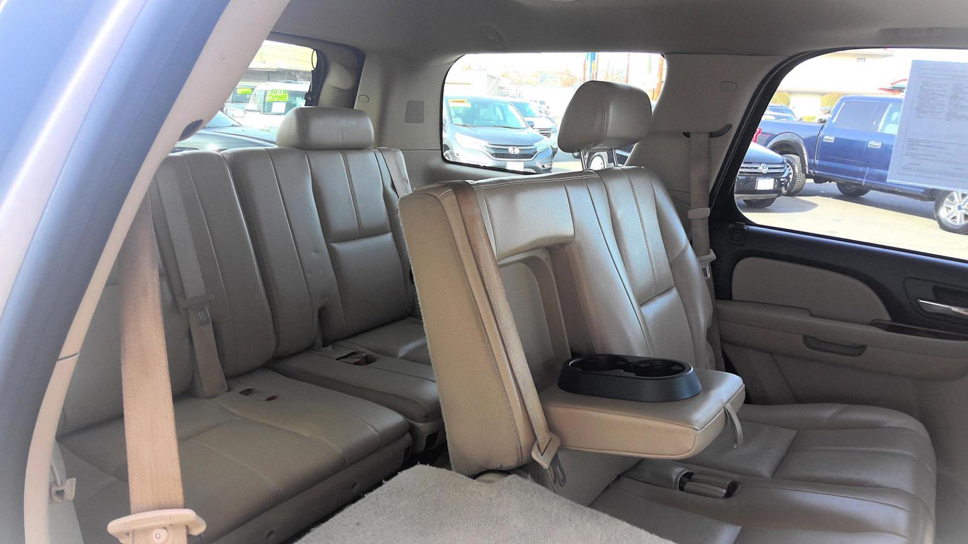 2007 GOLD Chevrolet Tahoe LS 4WD (1GNFK13007J) with an 5.3L V8 OHV 16V FFV engine, 4-Speed Automatic Overdrive transmission, located at 502 S. Riverside Avenue, Medford, OR, 97501, (541) 773-3136, 42.322803, -122.867477 - Photo#6