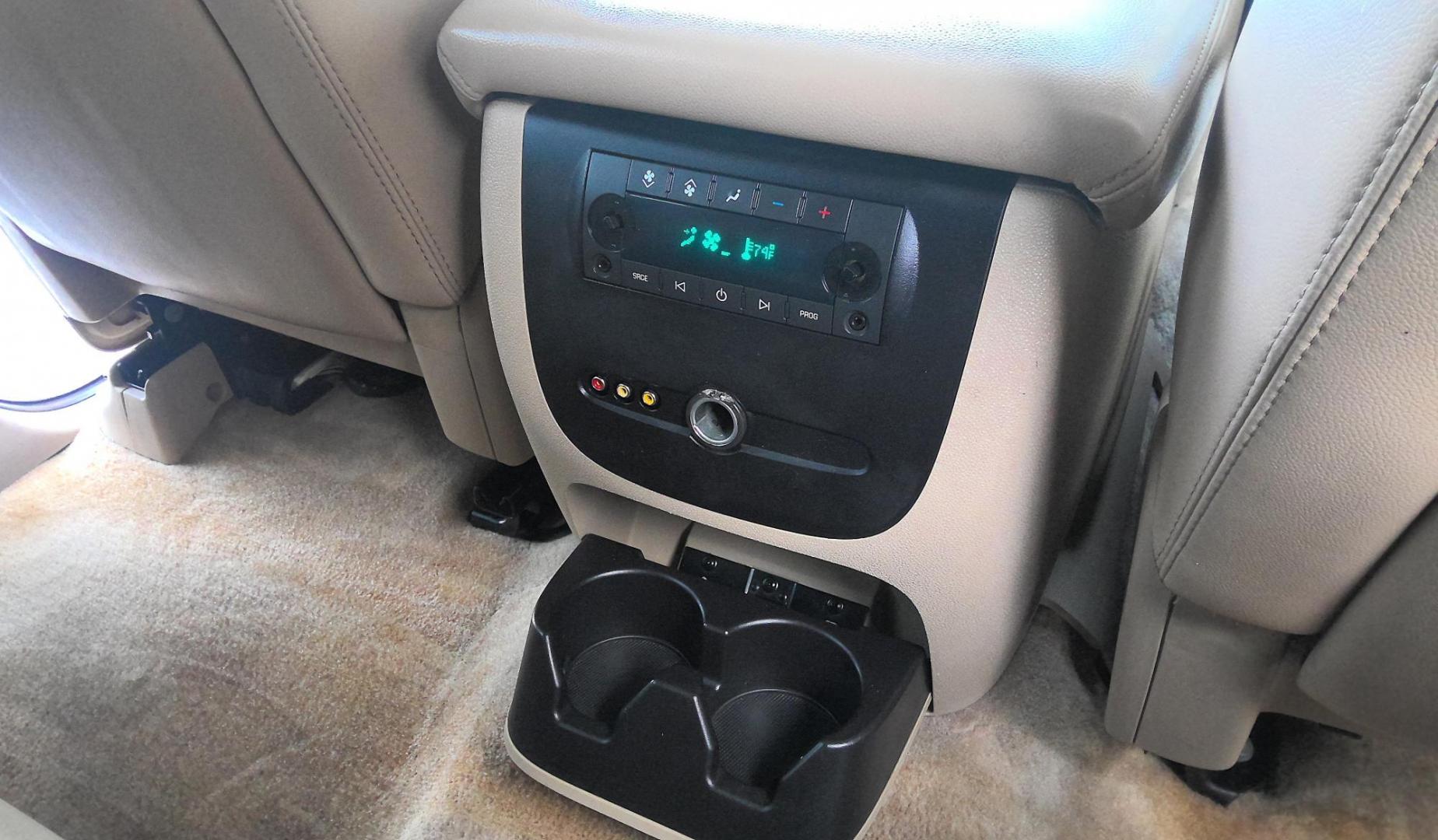 2007 GOLD Chevrolet Tahoe LS 4WD (1GNFK13007J) with an 5.3L V8 OHV 16V FFV engine, 4-Speed Automatic Overdrive transmission, located at 502 S. Riverside Avenue, Medford, OR, 97501, (541) 773-3136, 42.322803, -122.867477 - Photo#8