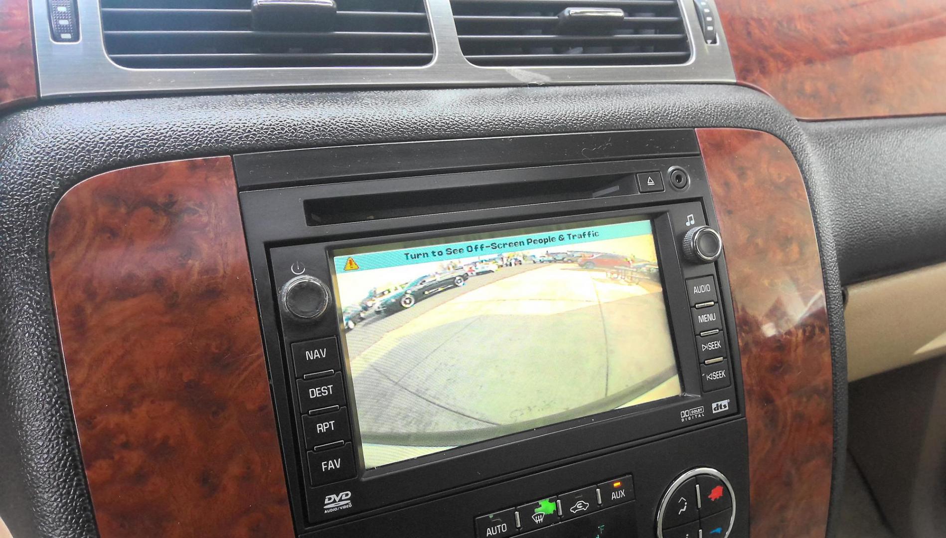 2007 GOLD Chevrolet Tahoe LS 4WD (1GNFK13007J) with an 5.3L V8 OHV 16V FFV engine, 4-Speed Automatic Overdrive transmission, located at 502 S. Riverside Avenue, Medford, OR, 97501, (541) 773-3136, 42.322803, -122.867477 - Photo#10