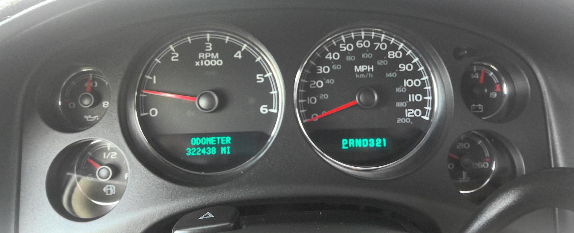 2007 GOLD Chevrolet Tahoe LS 4WD (1GNFK13007J) with an 5.3L V8 OHV 16V FFV engine, 4-Speed Automatic Overdrive transmission, located at 502 S. Riverside Avenue, Medford, OR, 97501, (541) 773-3136, 42.322803, -122.867477 - Photo#12