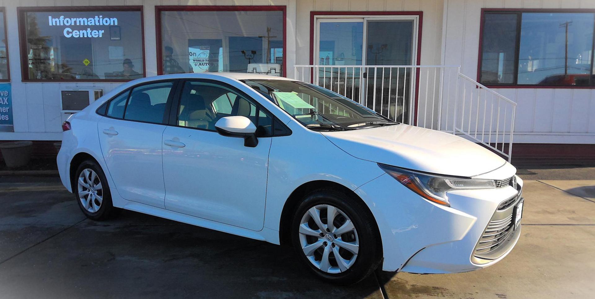 2024 WHITE Toyota Corolla LE (5YFB4MDE7RP) with an 2.0L L4 DOHC 16V engine, CVT transmission, located at 502 S. Riverside Avenue, Medford, OR, 97501, (541) 773-3136, 42.322803, -122.867477 - Photo#1