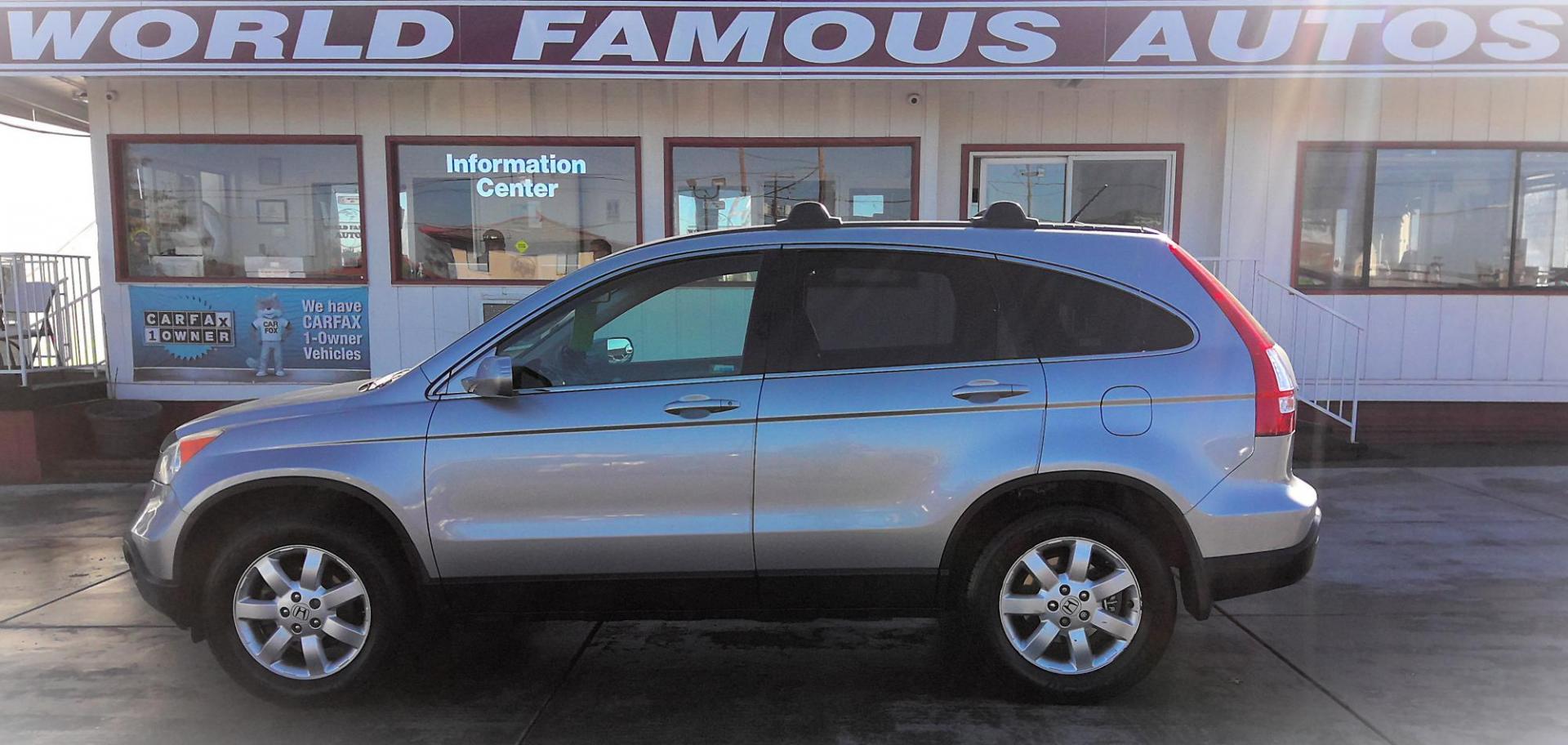 2007 SILVER Honda CR-V EX-L 4WD AT (JHLRE48717C) with an 2.4L L4 DOHC 16V engine, 5-Speed Automatic Overdrive transmission, located at 502 S. Riverside Avenue, Medford, OR, 97501, (541) 773-3136, 42.322803, -122.867477 - Photo#0