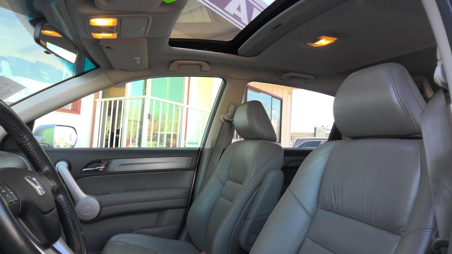 2007 SILVER Honda CR-V EX-L 4WD AT (JHLRE48717C) with an 2.4L L4 DOHC 16V engine, 5-Speed Automatic Overdrive transmission, located at 502 S. Riverside Avenue, Medford, OR, 97501, (541) 773-3136, 42.322803, -122.867477 - Photo#8