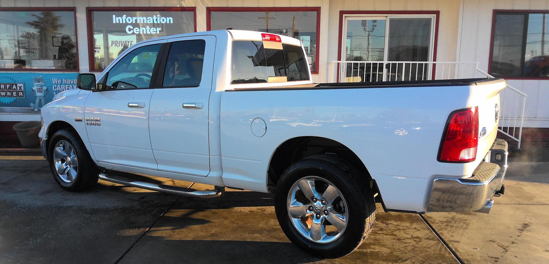 2015 WHITE RAM 1500 SLT Quad Cab 4WD (1C6RR7GT6FS) with an 5.7L V8 OHV 16V engine, 6-Speed Automatic transmission, located at 502 S. Riverside Avenue, Medford, OR, 97501, (541) 773-3136, 42.322803, -122.867477 - Photo#2