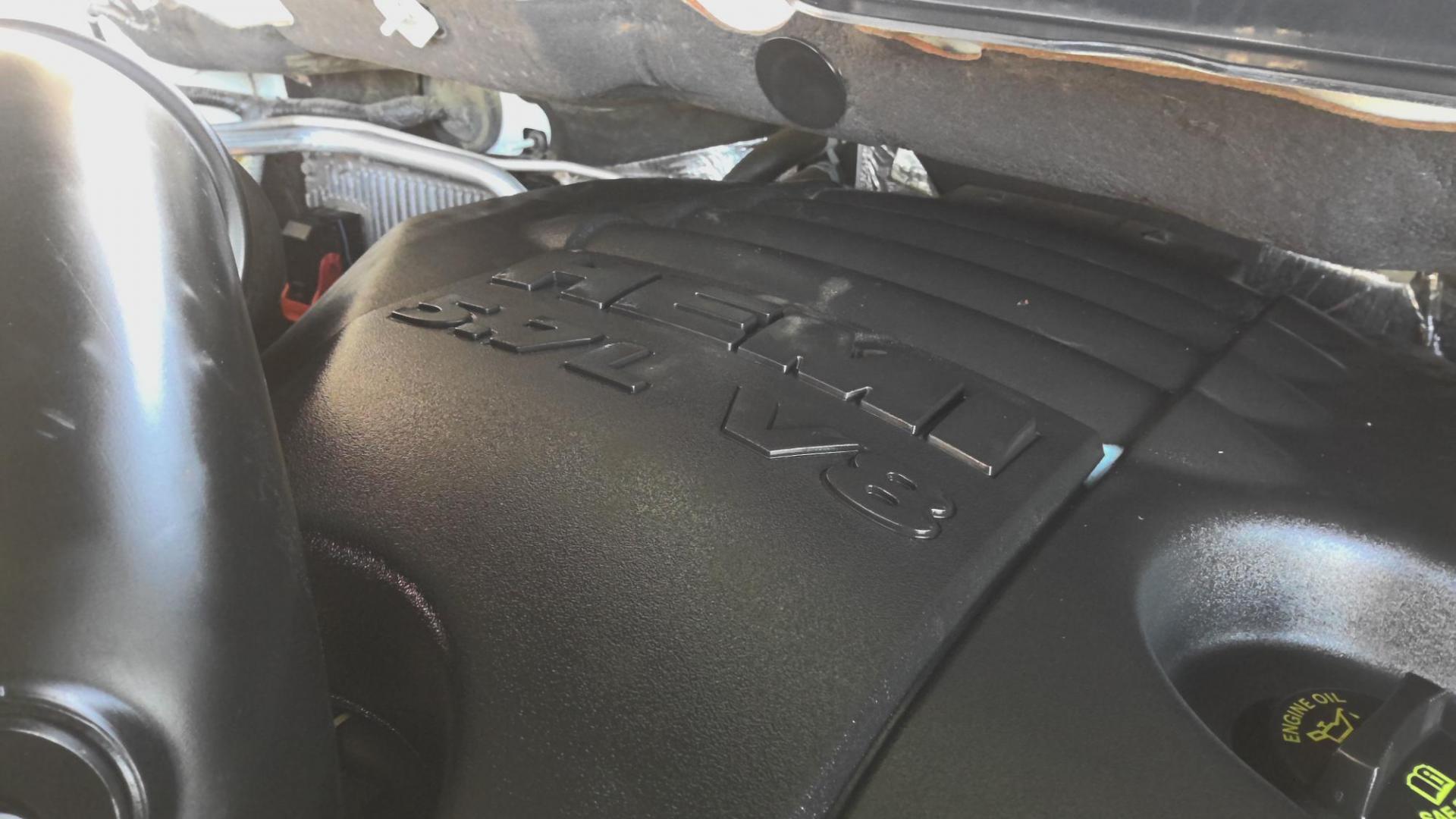 2015 WHITE RAM 1500 SLT Quad Cab 4WD (1C6RR7GT6FS) with an 5.7L V8 OHV 16V engine, 6-Speed Automatic transmission, located at 502 S. Riverside Avenue, Medford, OR, 97501, (541) 773-3136, 42.322803, -122.867477 - Photo#7