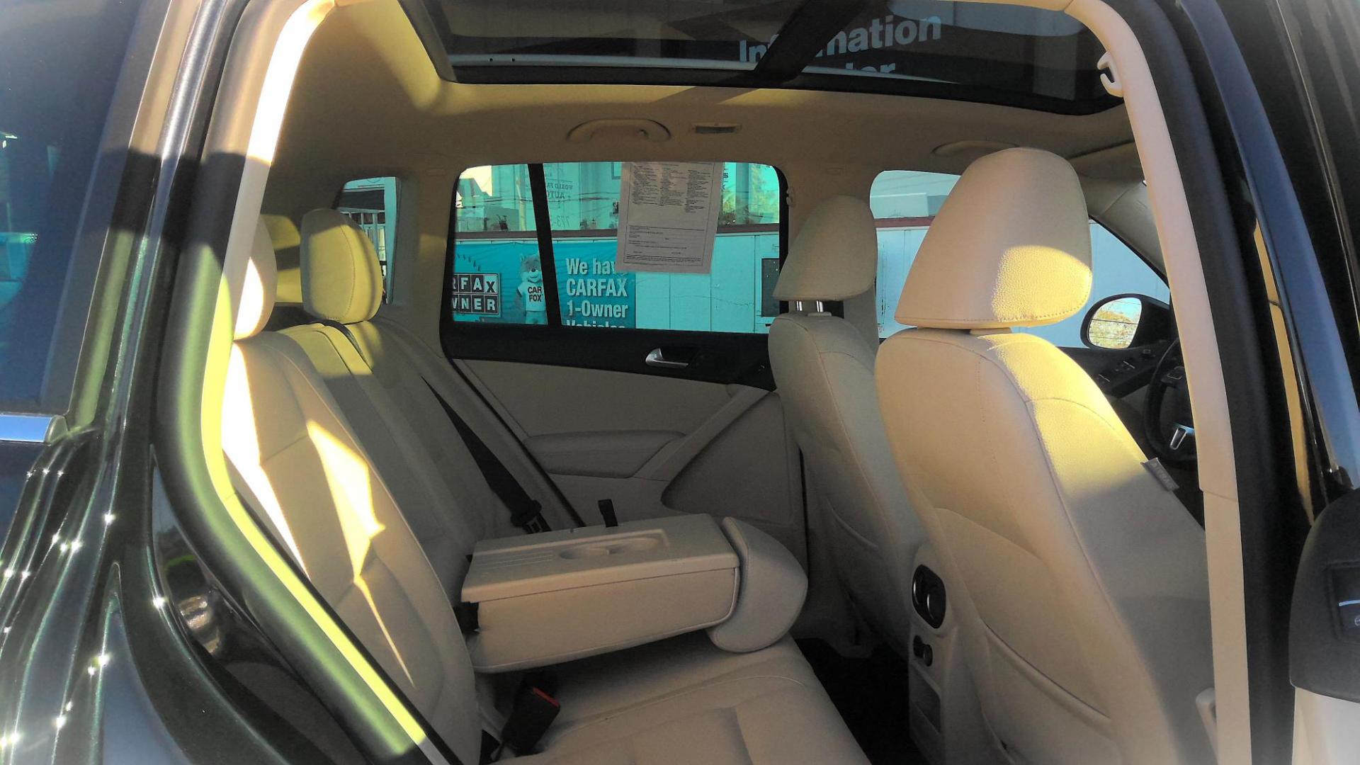 2016 BLACK Volkswagen Tiguan SE 4Motion (WVGBV7AX8GW) with an 2.0L L4 DOHC 16V TURBO engine, 6A transmission, located at 502 S. Riverside Avenue, Medford, OR, 97501, (541) 773-3136, 42.322803, -122.867477 - Photo#6