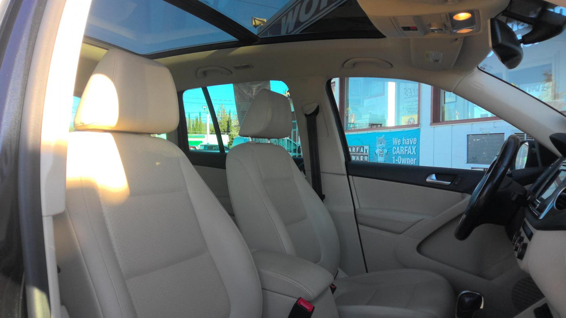 2016 BLACK Volkswagen Tiguan SE 4Motion (WVGBV7AX8GW) with an 2.0L L4 DOHC 16V TURBO engine, 6A transmission, located at 502 S. Riverside Avenue, Medford, OR, 97501, (541) 773-3136, 42.322803, -122.867477 - Photo#7