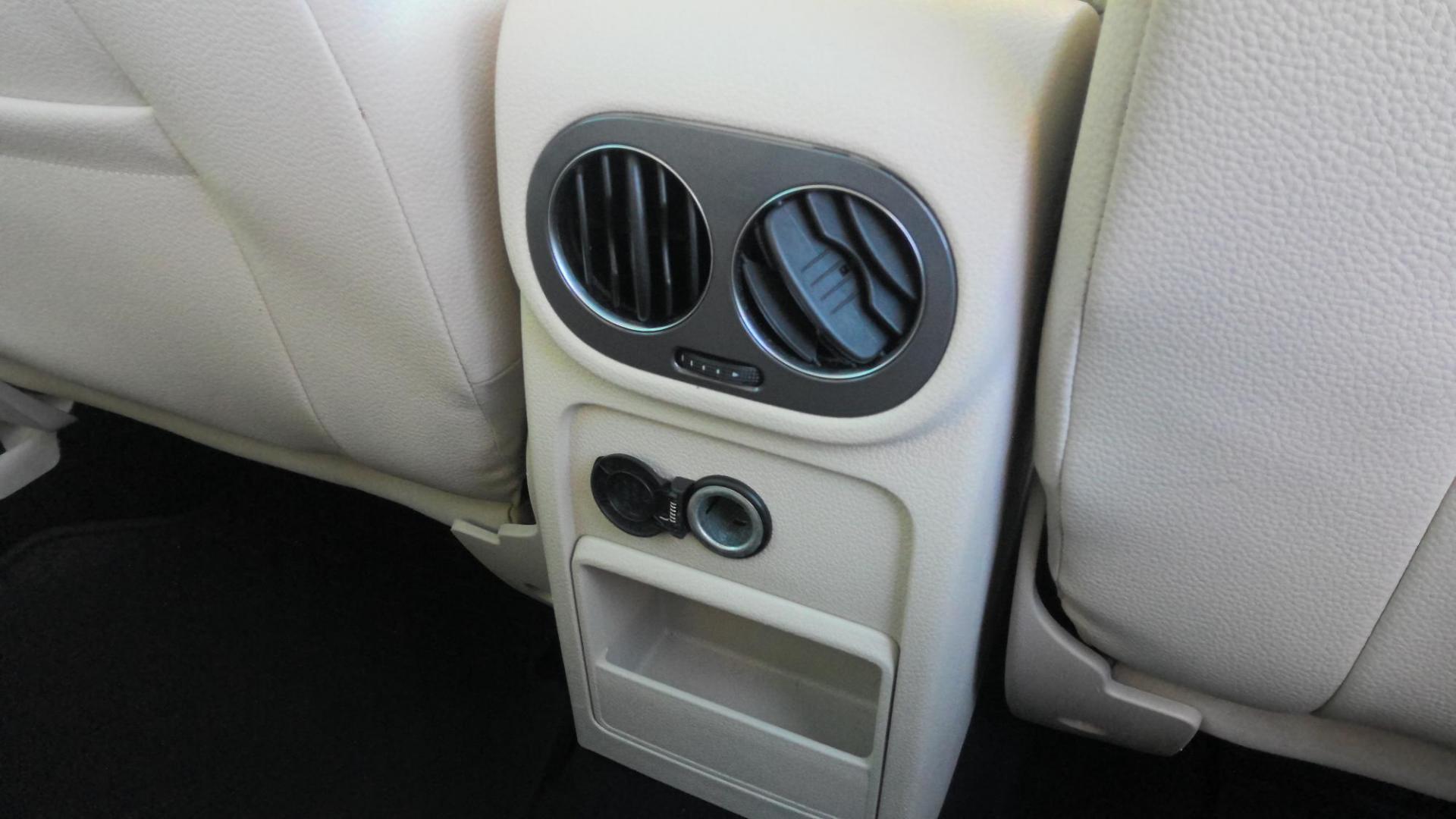 2016 BLACK Volkswagen Tiguan SE 4Motion (WVGBV7AX8GW) with an 2.0L L4 DOHC 16V TURBO engine, 6A transmission, located at 502 S. Riverside Avenue, Medford, OR, 97501, (541) 773-3136, 42.322803, -122.867477 - Photo#8