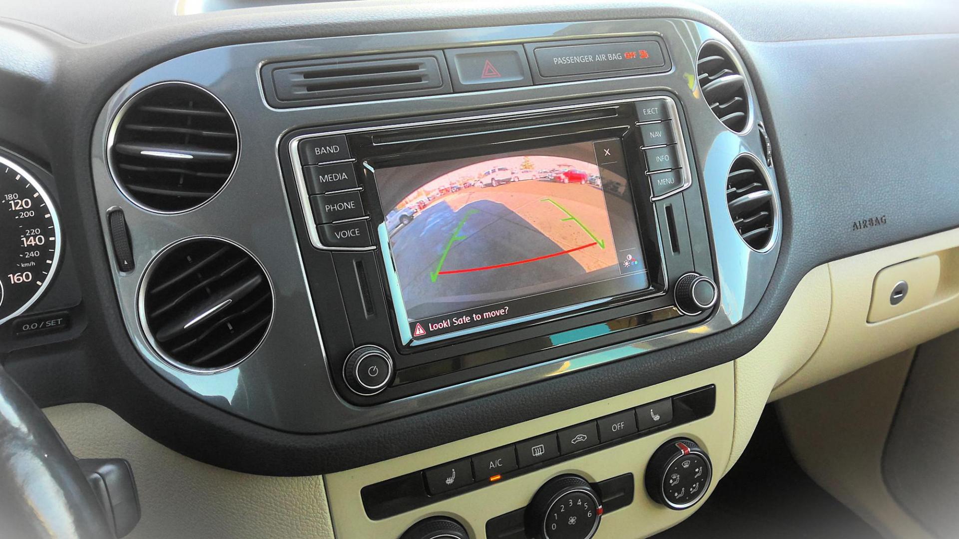 2016 BLACK Volkswagen Tiguan SE 4Motion (WVGBV7AX8GW) with an 2.0L L4 DOHC 16V TURBO engine, 6A transmission, located at 502 S. Riverside Avenue, Medford, OR, 97501, (541) 773-3136, 42.322803, -122.867477 - Photo#11