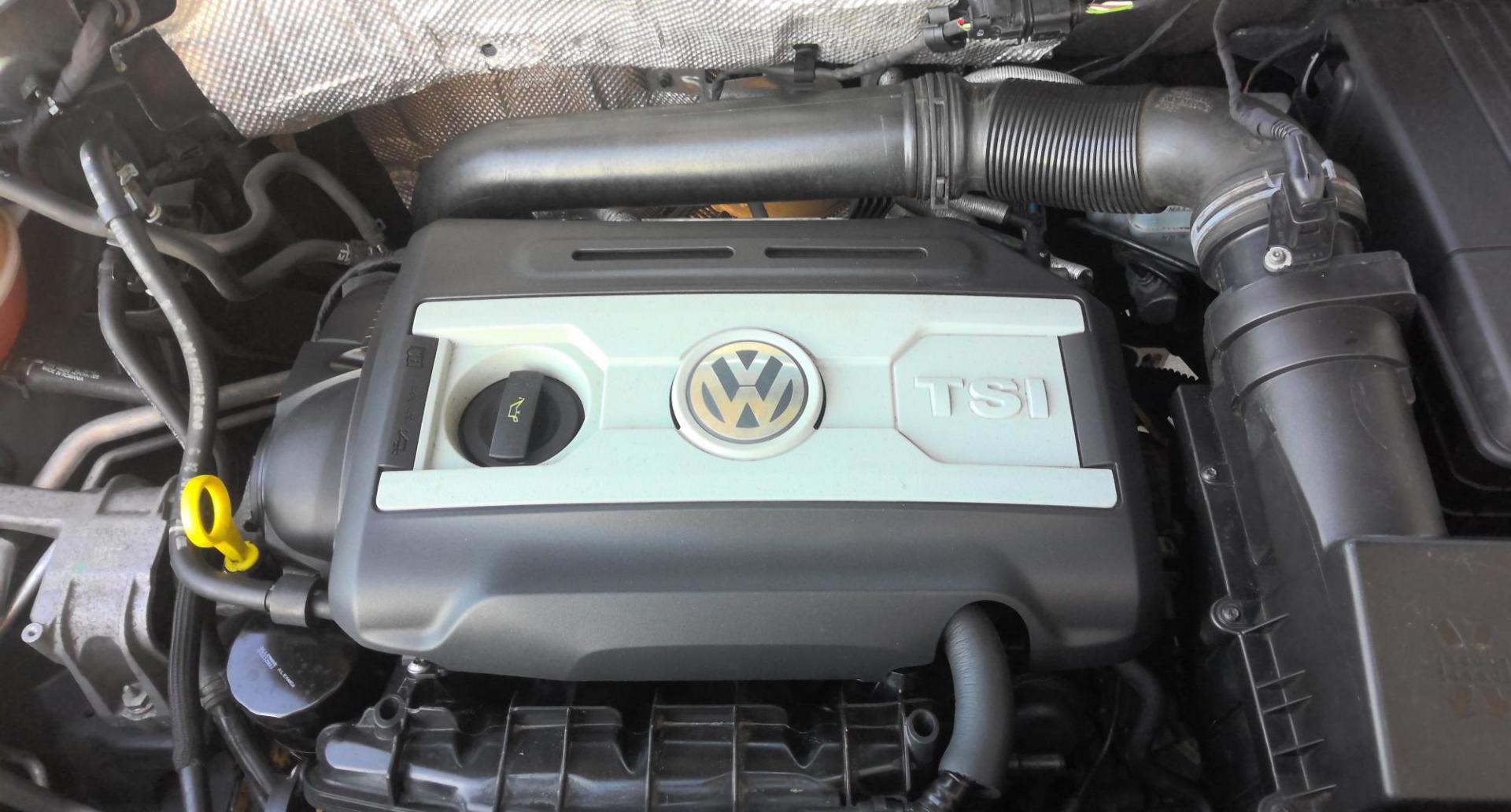 2016 BLACK Volkswagen Tiguan SE 4Motion (WVGBV7AX8GW) with an 2.0L L4 DOHC 16V TURBO engine, 6A transmission, located at 502 S. Riverside Avenue, Medford, OR, 97501, (541) 773-3136, 42.322803, -122.867477 - Photo#13