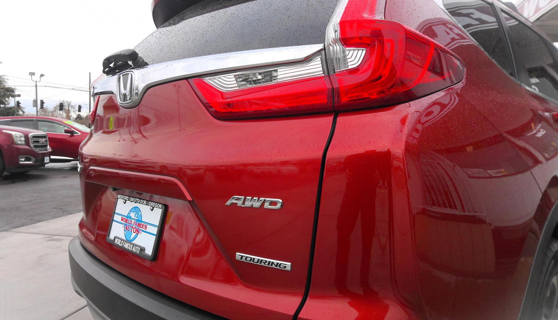 2019 RED Honda CR-V Touring AWD (5J6RW2H93KL) with an 1.5L L4 16V DOHC TURBO engine, CVT transmission, located at 502 S. Riverside Avenue, Medford, OR, 97501, (541) 773-3136, 42.322803, -122.867477 - Photo#4