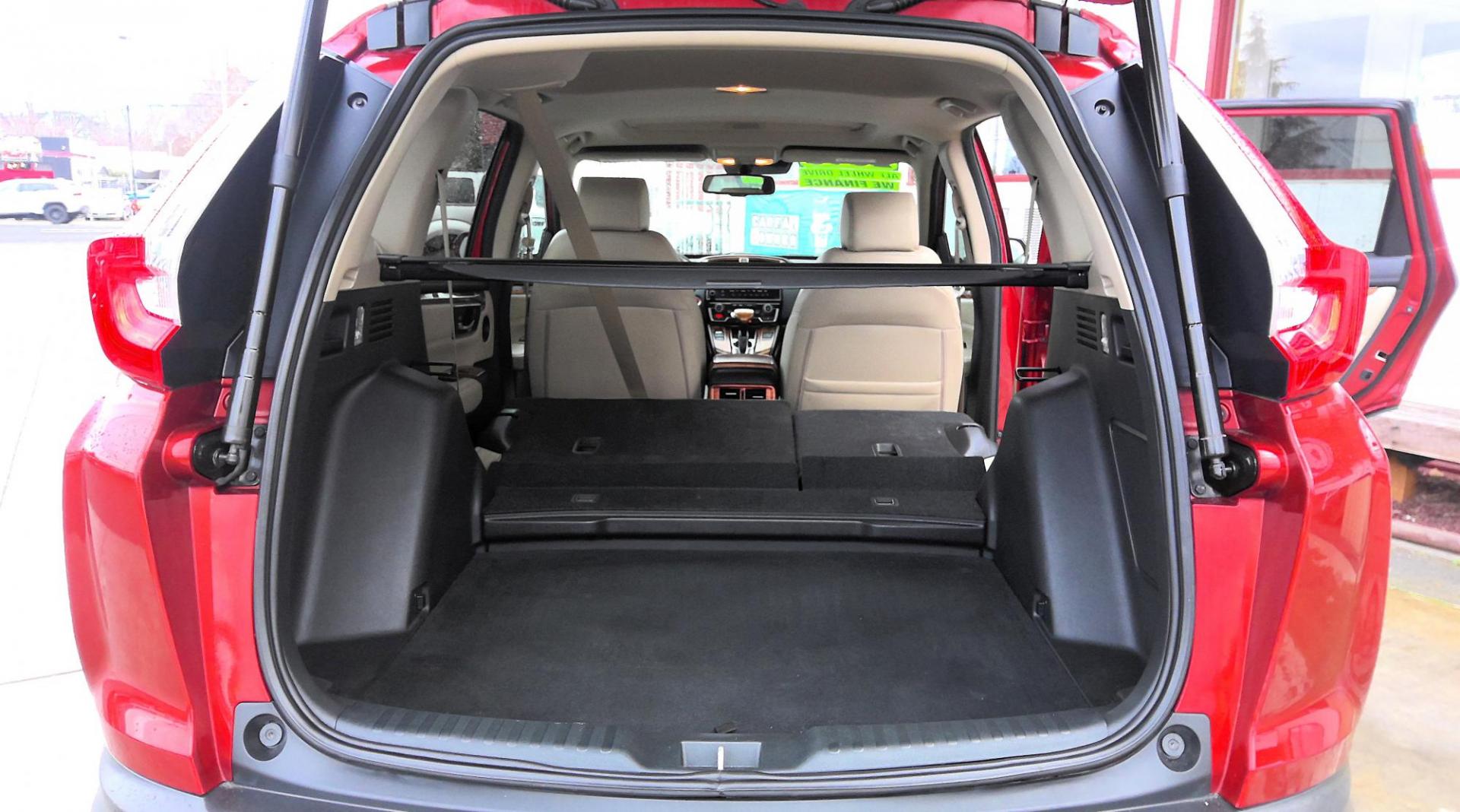 2019 RED Honda CR-V Touring AWD (5J6RW2H93KL) with an 1.5L L4 16V DOHC TURBO engine, CVT transmission, located at 502 S. Riverside Avenue, Medford, OR, 97501, (541) 773-3136, 42.322803, -122.867477 - Photo#6