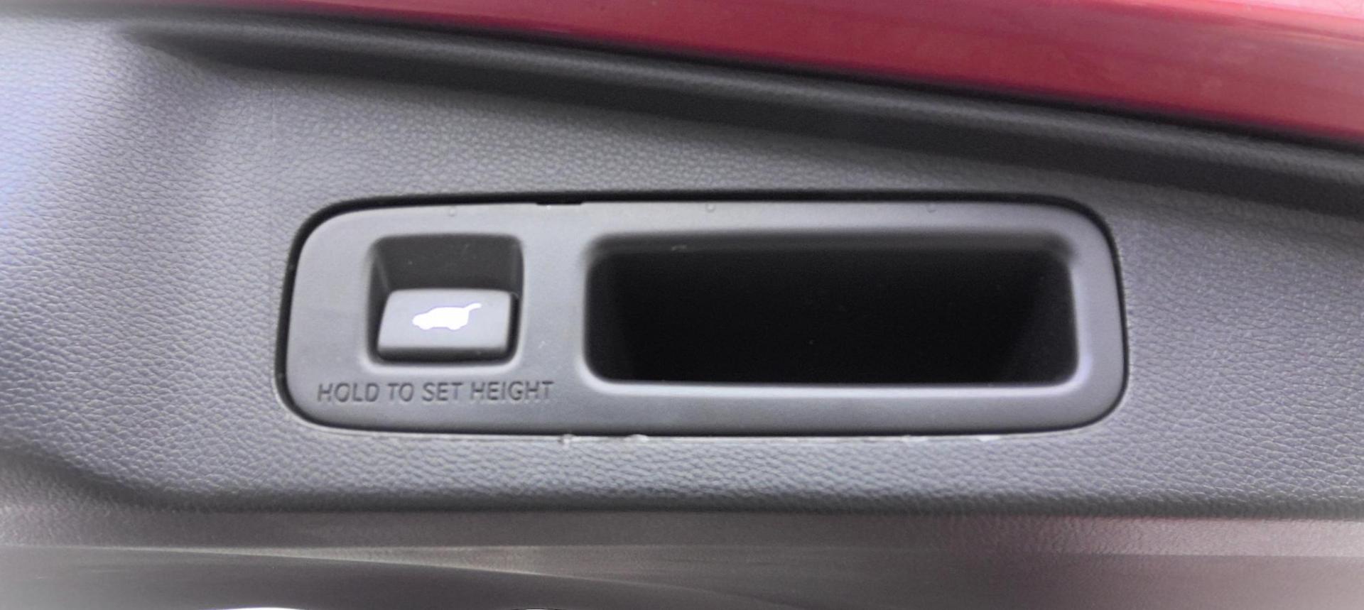 2019 RED Honda CR-V Touring AWD (5J6RW2H93KL) with an 1.5L L4 16V DOHC TURBO engine, CVT transmission, located at 502 S. Riverside Avenue, Medford, OR, 97501, (541) 773-3136, 42.322803, -122.867477 - Photo#7