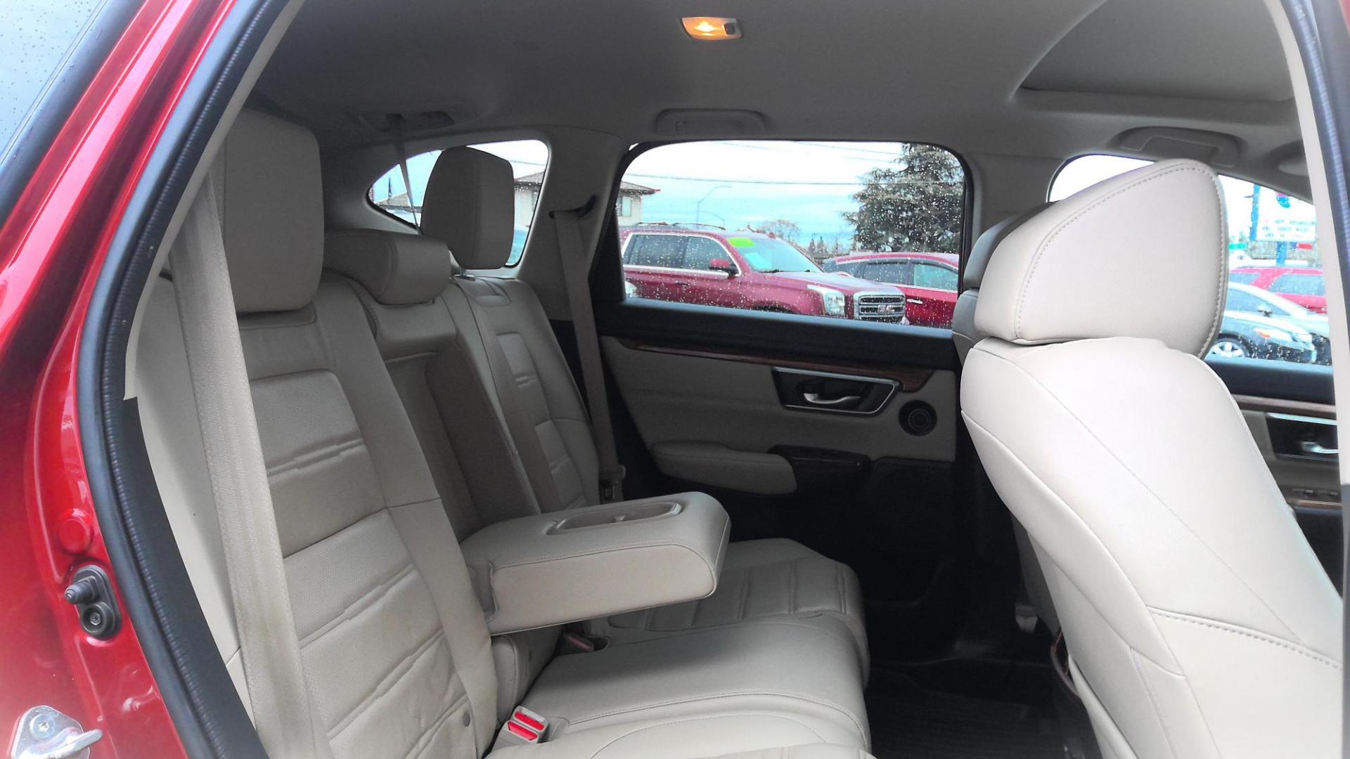 2019 RED Honda CR-V Touring AWD (5J6RW2H93KL) with an 1.5L L4 16V DOHC TURBO engine, CVT transmission, located at 502 S. Riverside Avenue, Medford, OR, 97501, (541) 773-3136, 42.322803, -122.867477 - Photo#8