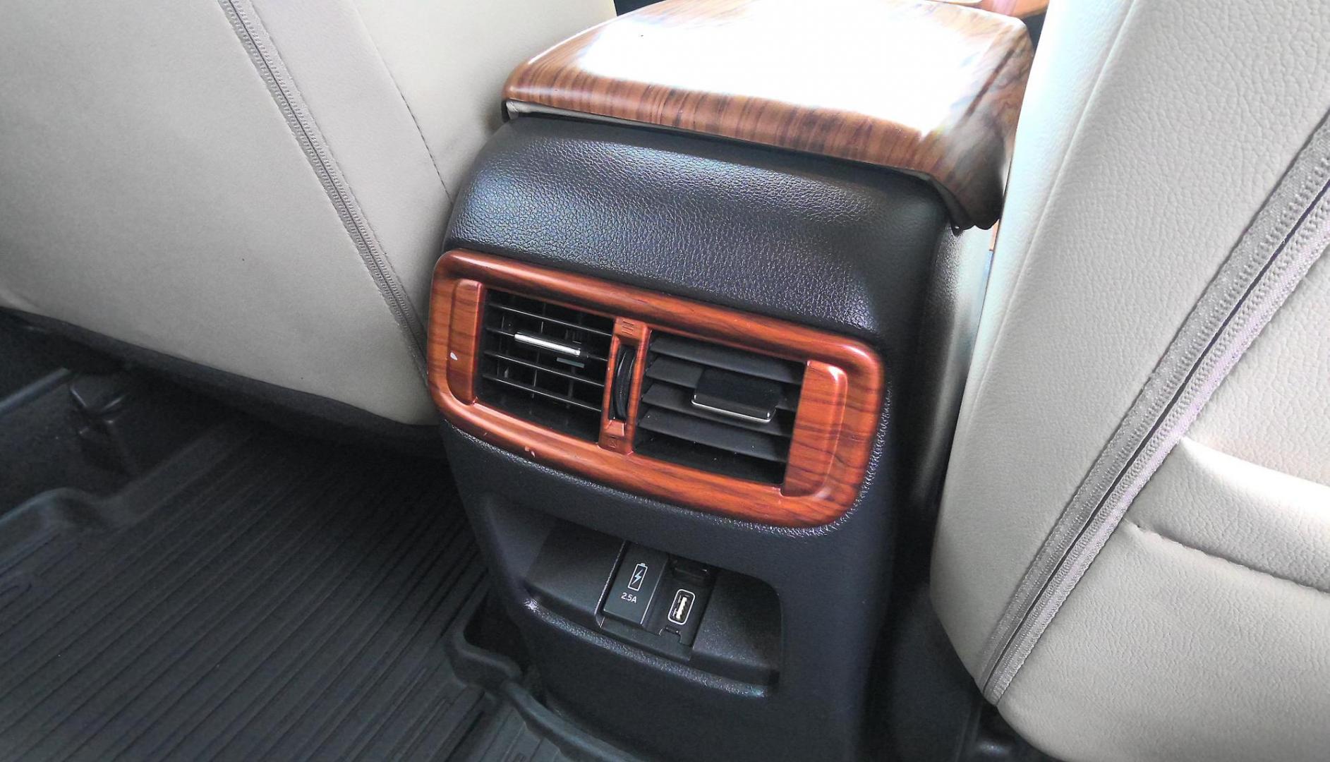 2019 RED Honda CR-V Touring AWD (5J6RW2H93KL) with an 1.5L L4 16V DOHC TURBO engine, CVT transmission, located at 502 S. Riverside Avenue, Medford, OR, 97501, (541) 773-3136, 42.322803, -122.867477 - Photo#11