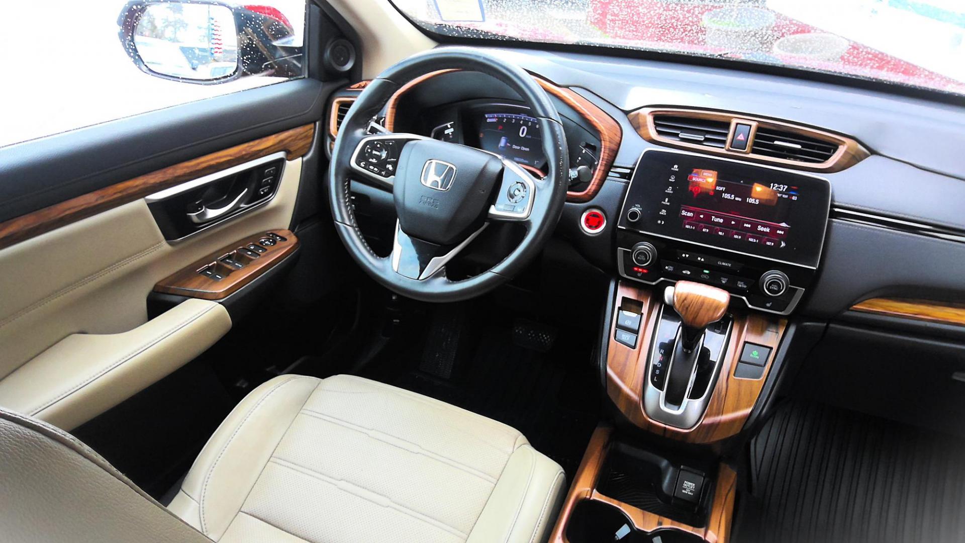 2019 RED Honda CR-V Touring AWD (5J6RW2H93KL) with an 1.5L L4 16V DOHC TURBO engine, CVT transmission, located at 502 S. Riverside Avenue, Medford, OR, 97501, (541) 773-3136, 42.322803, -122.867477 - Photo#14